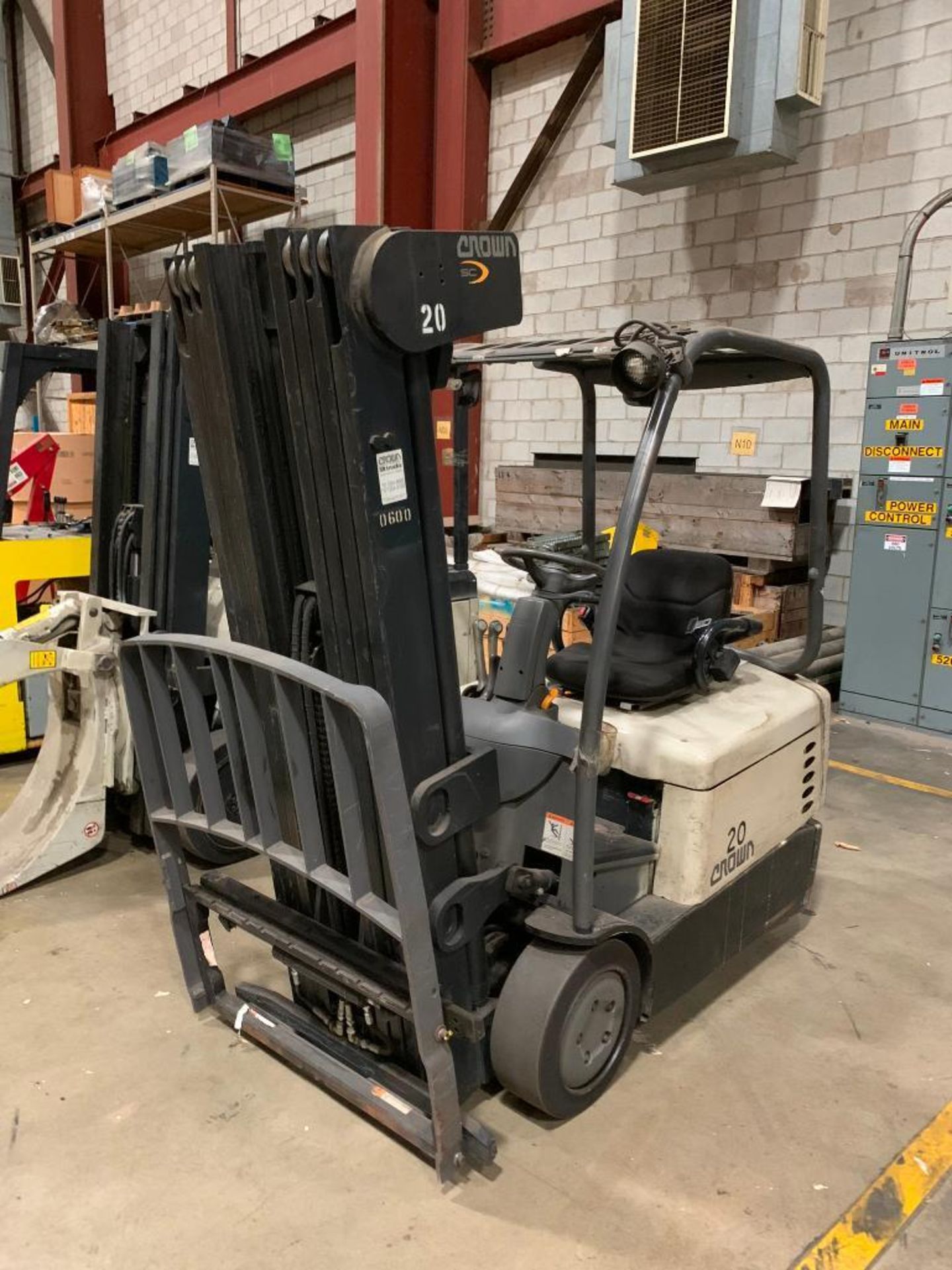 Crown 3,000 LB. Capacity Electric Forklift, 4000 Series, 4-Stage Mast, 240" Max. Load Height, S/N 9A - Image 2 of 6
