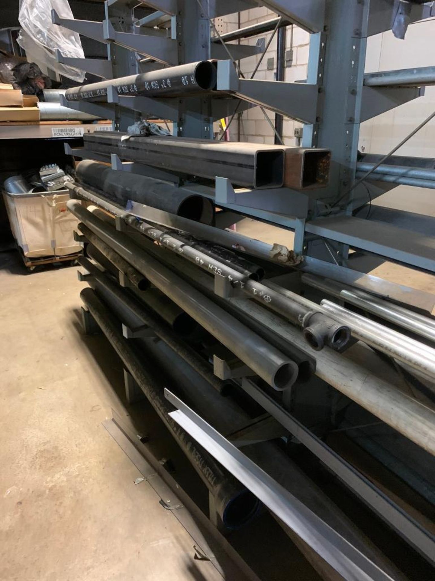 (2x) Lyon Double-Sided Cantilever Racks w/ Steel Content, 6'-7" T X 15'-2" W X 2'-8" D - Bild 9 aus 18