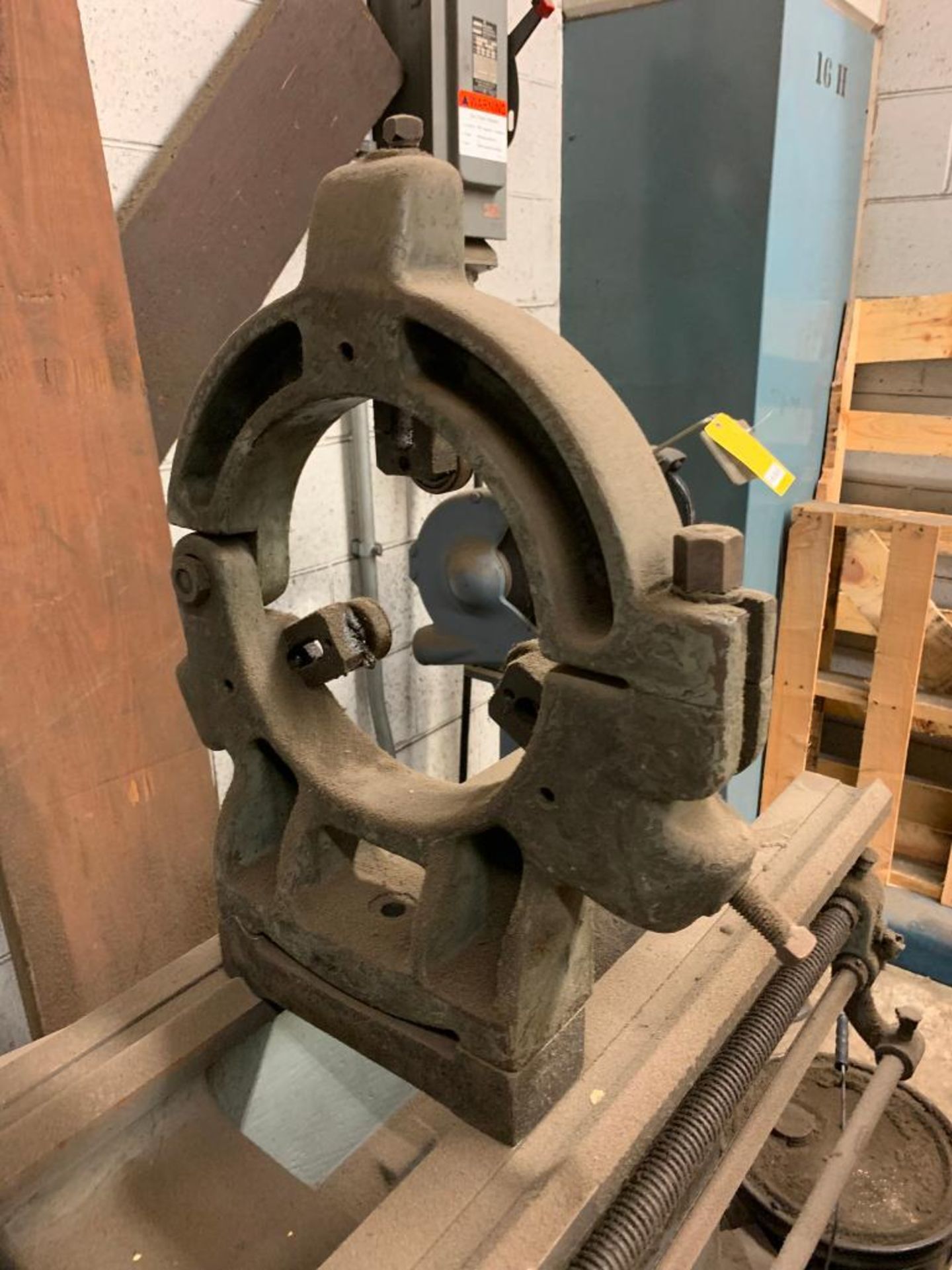 LeBlond Engine Lathe, 10" 3-Jaw Chuck, Cross-Slide, Tailstock w/ Drill Chuck, Steady Rest, & Pallet - Image 8 of 10