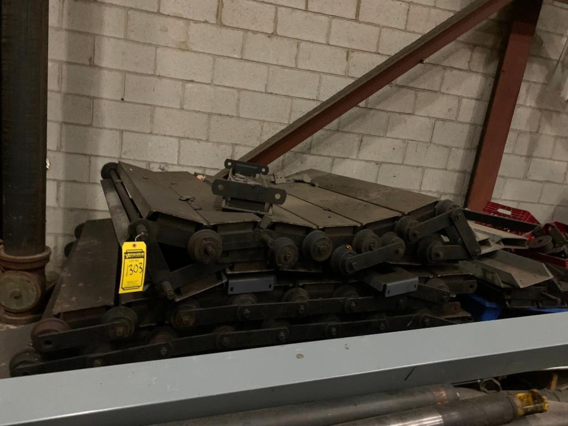 (LOT) Plate Conveyor Chain, Drive Cylinders, Plates, Brackets, Rubber Guides & Misc. - Image 10 of 13