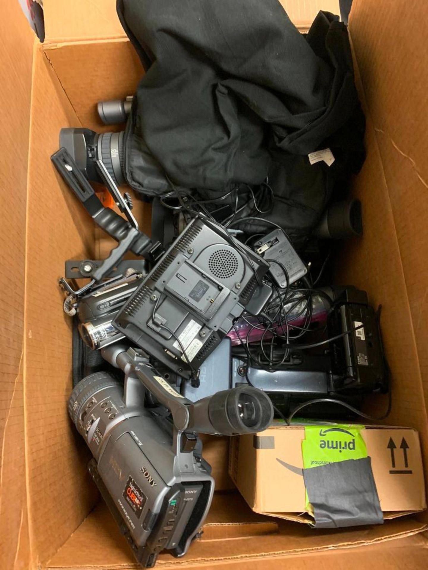 Large Lot of (10) AV Media Bags w/ Digital Camera Recorders, AV Cables, (30+) Tri-Pods, Cable Reels, - Image 4 of 25