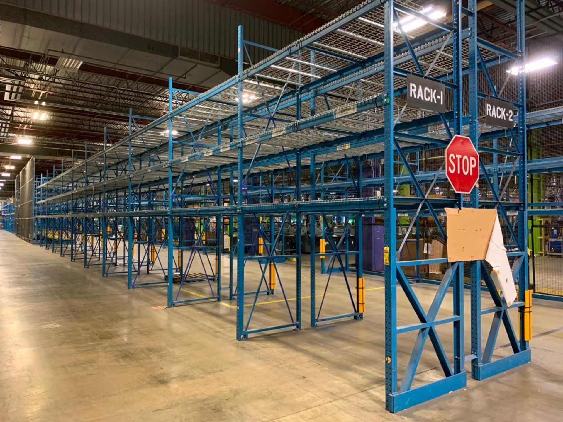 (20x) Bays of Bolt-Together Pallet Rack; (24) 15' X 44" Uprights, (120) 9' X 4" Crossbeams, (120) Wi - Bild 4 aus 8