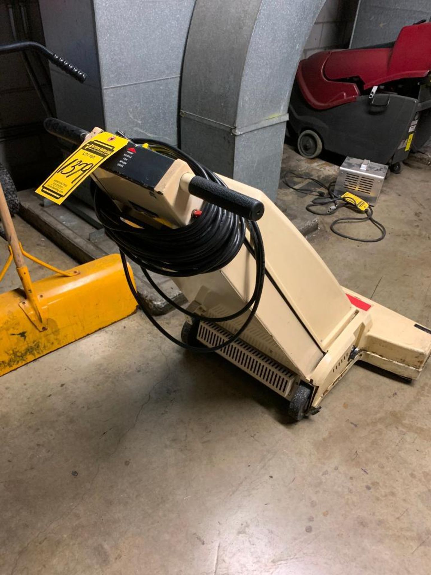 Advance CarpeTriever 28 Walk Behind Floor Scrubber - Image 3 of 4