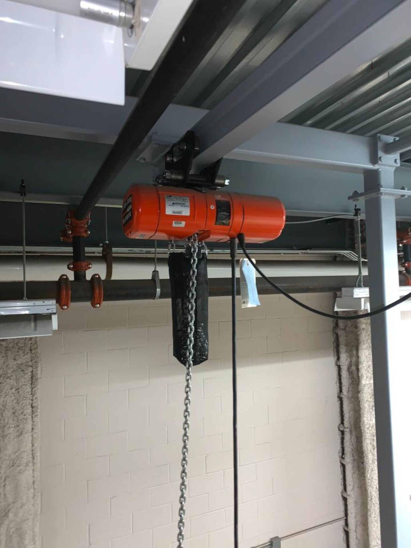 (4) 1/2-Ton Chain Hoist; (2) Electric, (2) Manual - Bild 5 aus 5