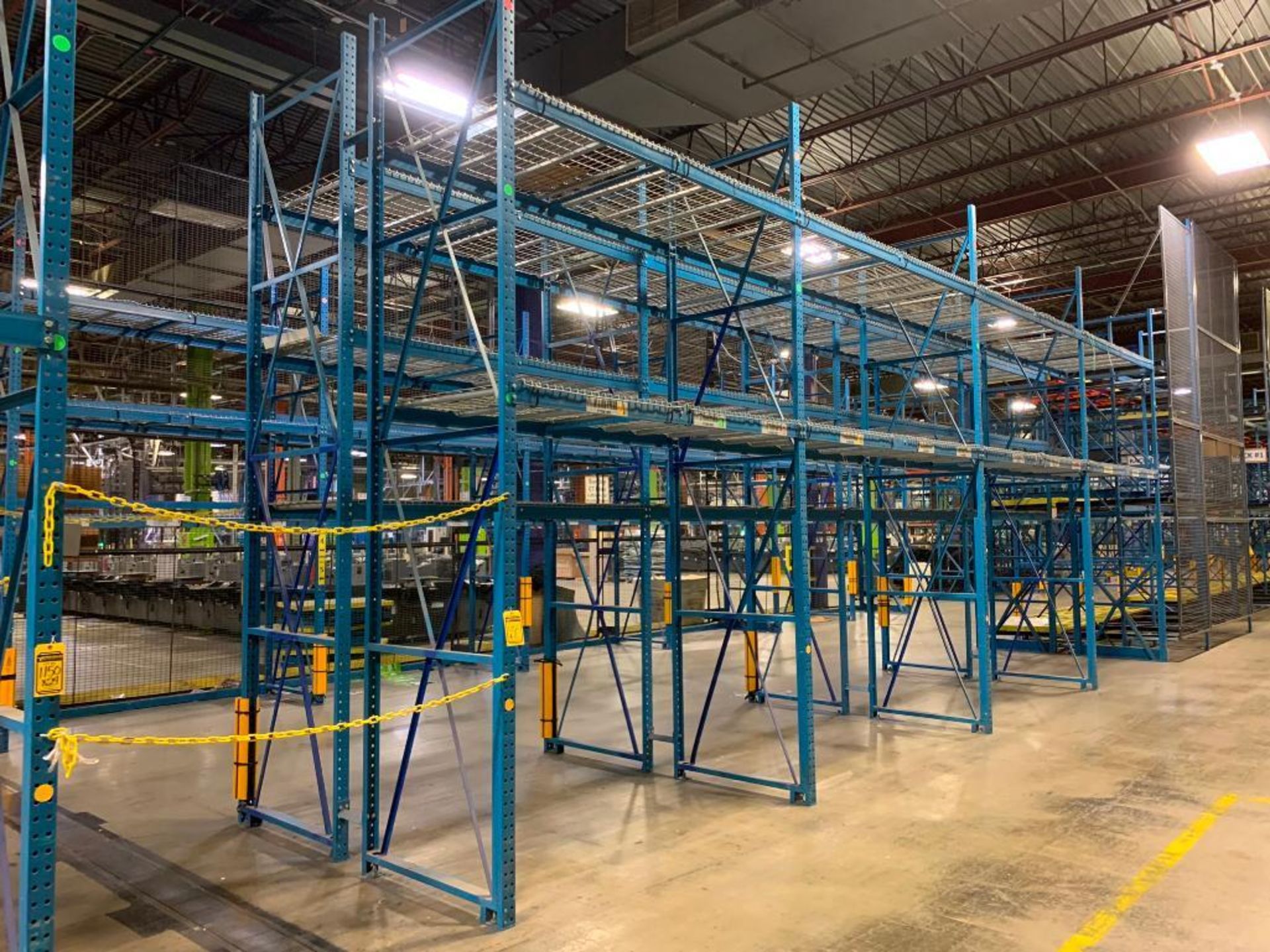 (8x) Bays of Bolt-Together Pallet Rack; (10) 15' X 44" Uprights, (40) 9' X 4" Crossbeams, (40) Wire - Bild 2 aus 6