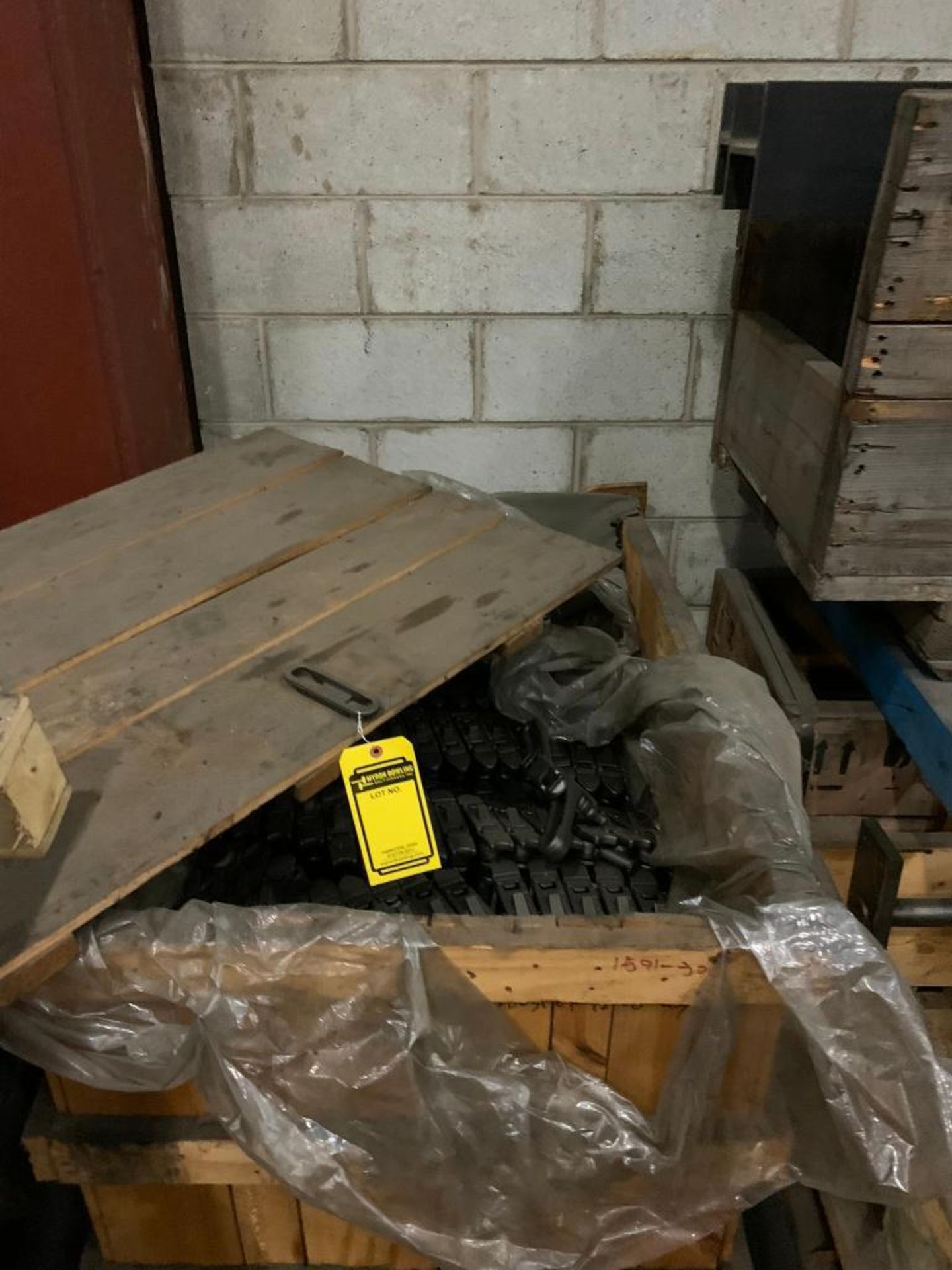 (LOT) (3) Crates of 6' Drive & Idle Cylinders, Hardware, Brackets, Transfer Chain, Cradle Carriages - Image 8 of 10