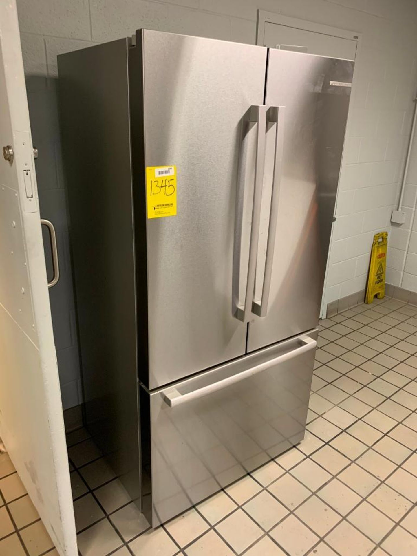 Bosch Side by Side/ Bottom Freezer Stainless Refrigerator, Smart Fridge Tech., Water Dispenser - Image 2 of 3