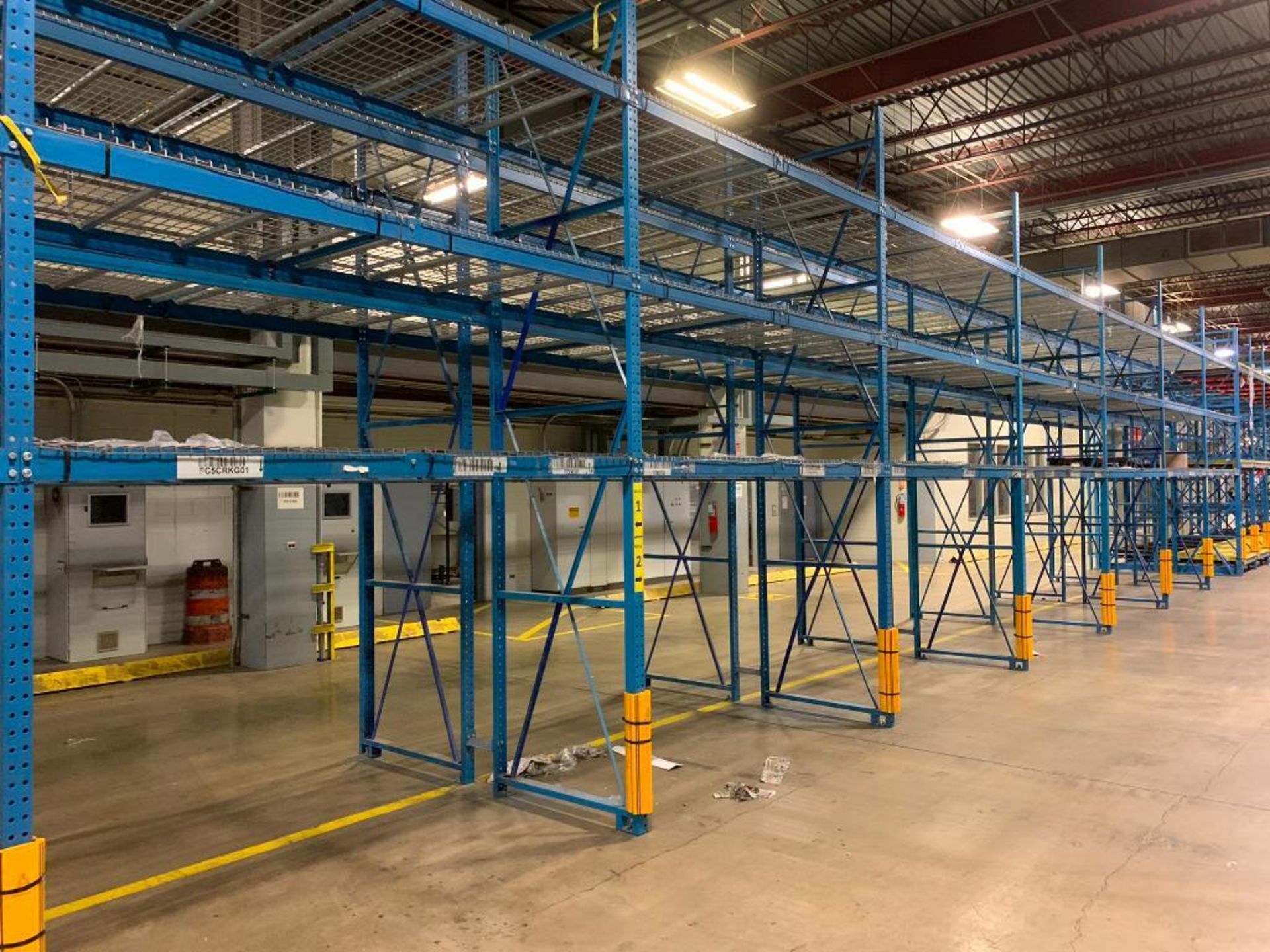 (20x) Bays of Bolt-Together Pallet Rack; (24) 15' X 44" Uprights, (120) 9' X 4" Crossbeams, (120) Wi - Image 7 of 8