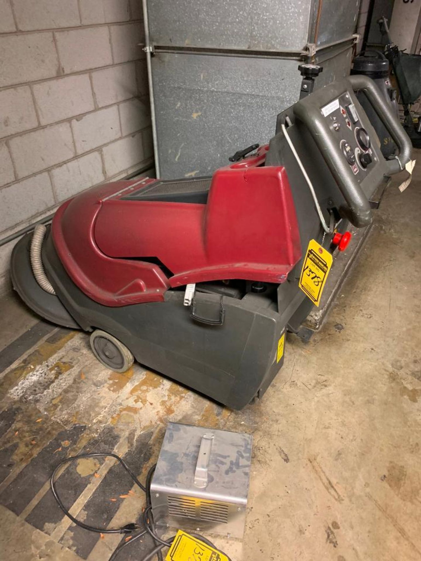 Minuteman Walk Behind Floor Scrubber, Model M26036TDQP Burnisher w/ 12V Charger - Image 2 of 4