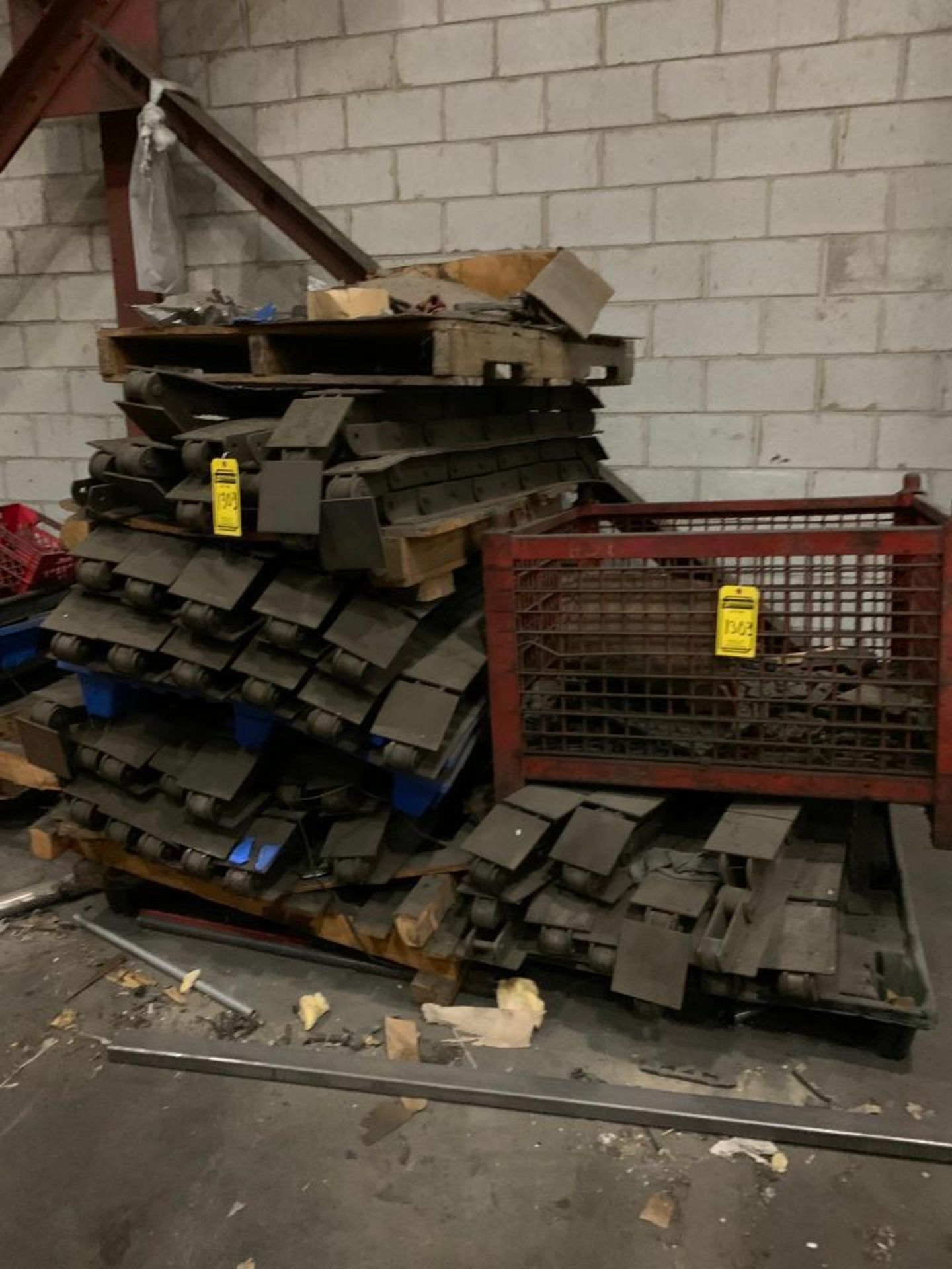 (LOT) Plate Conveyor Chain, Drive Cylinders, Plates, Brackets, Rubber Guides & Misc.