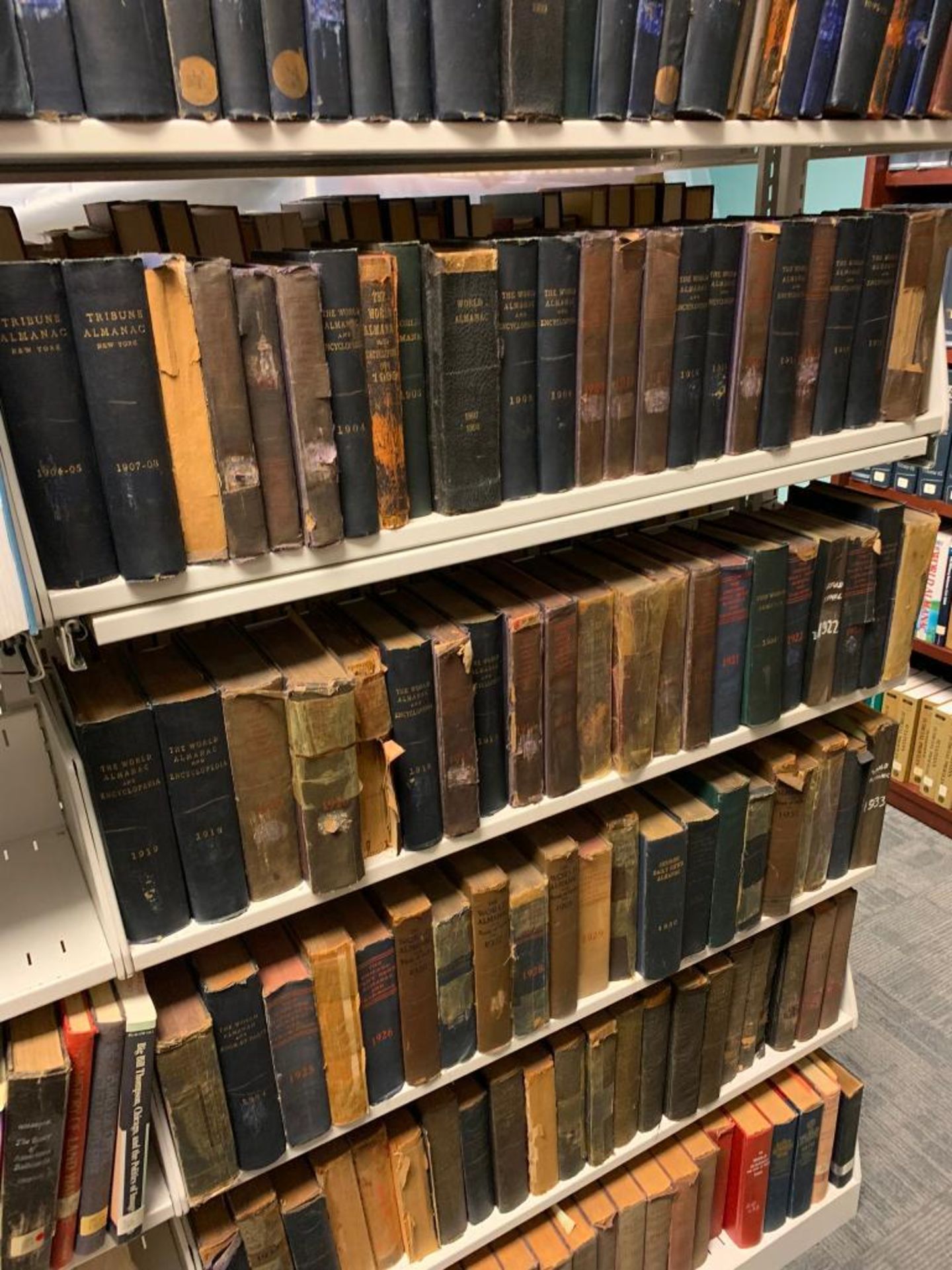 (6) Rows of Assorted Books, Chicago Tribune Indexes, Tribune Almanacs, Printing & News, Dictionaries - Image 12 of 71