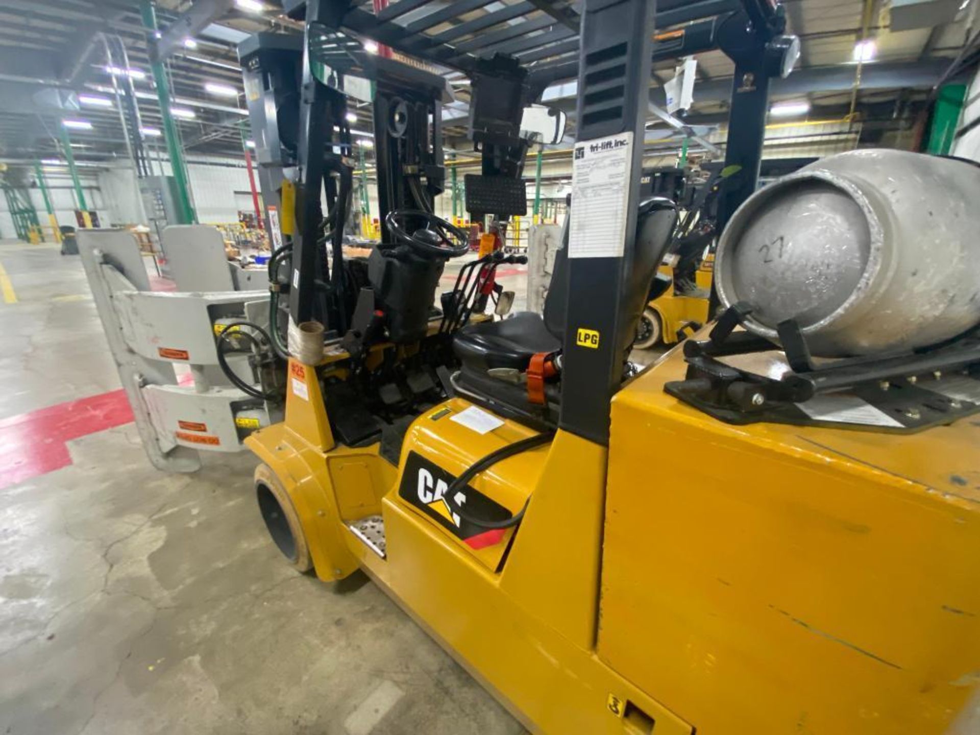 Caterpillar GC55K Forklift w/ Roll Clamp, S/N AT88B10162, 3-Stage Mast, Solid Non-Marking Tires, LP - Image 3 of 6