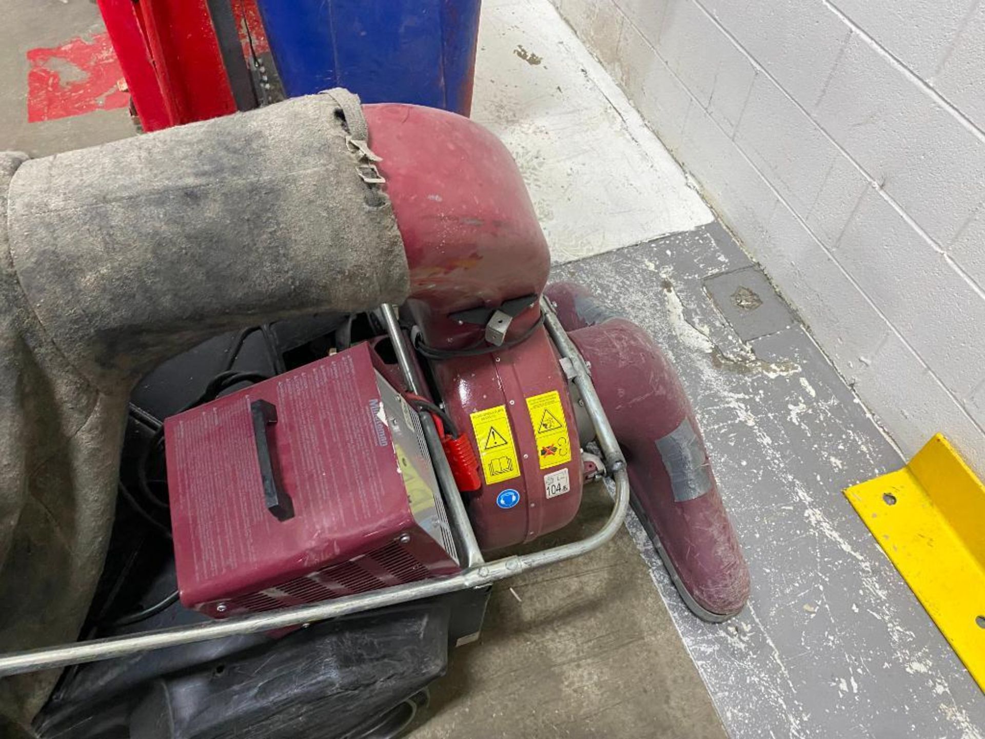 Minuteman Floor Sweeper, Model PV7201BP, 24 V, w/ Charger - Image 2 of 2