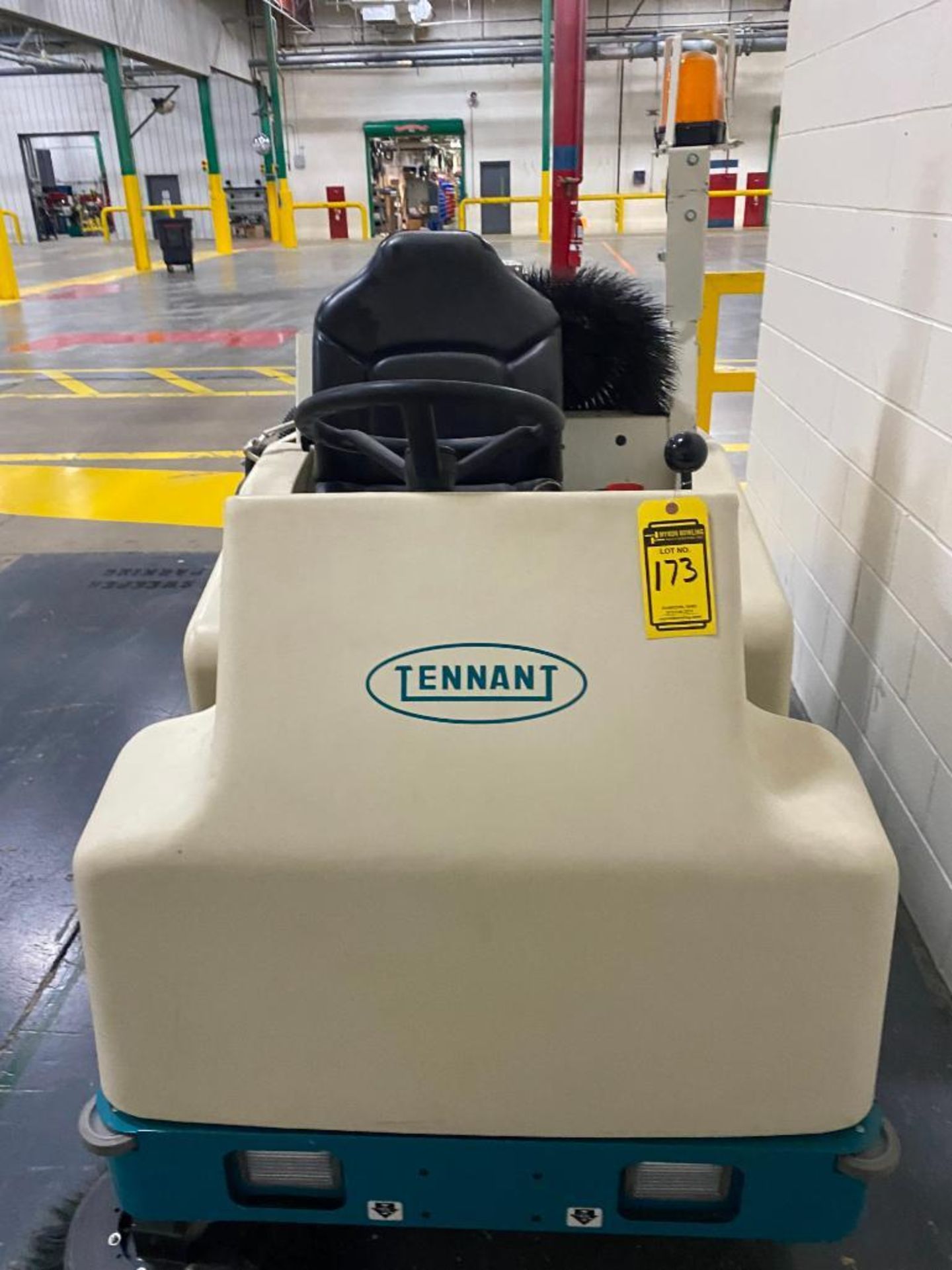 Tennant 6200 Floor Scrubber, 457 Hours, 36 V (Needs New Batteries) - Image 2 of 3