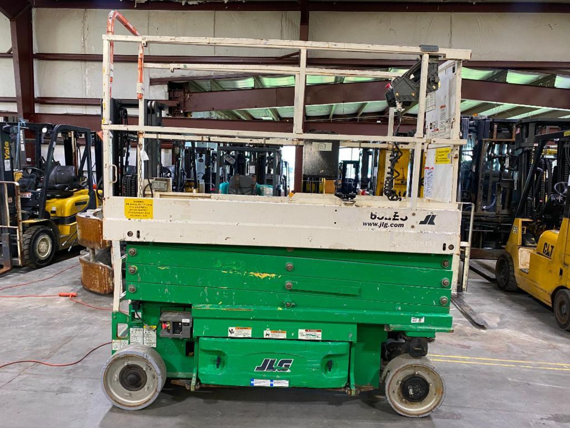 JLG 2632ES Scissor Lift, S/N 0200245940, 25.4' Platform Height, 360 Hours
