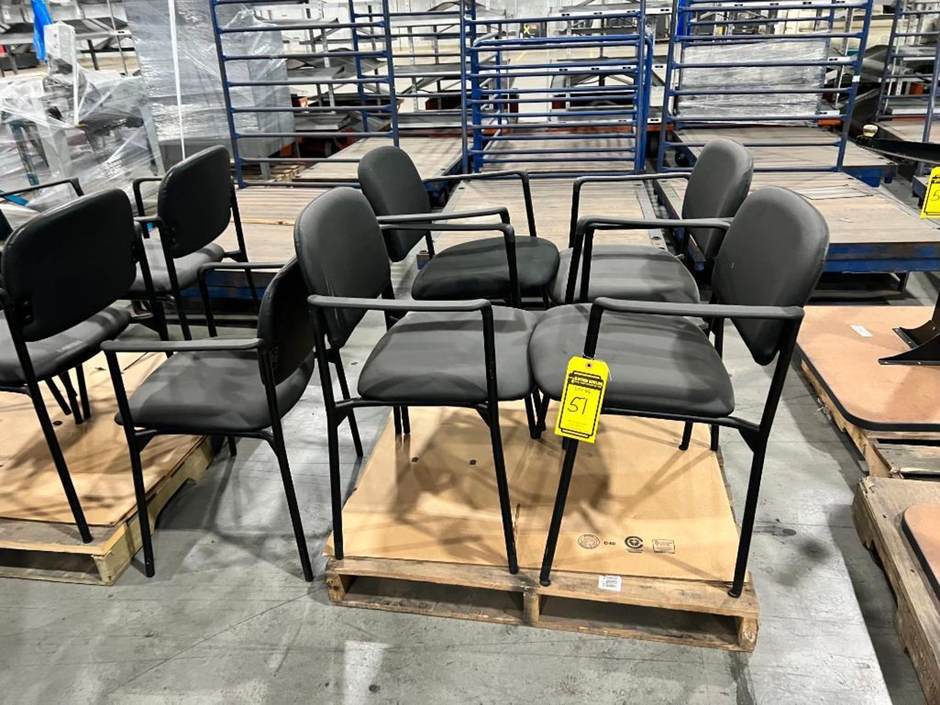 Break Room Furniture Consisting of (4) Square Tables & (9) Chairs ($50 Loading fee will be added to - Bild 2 aus 3