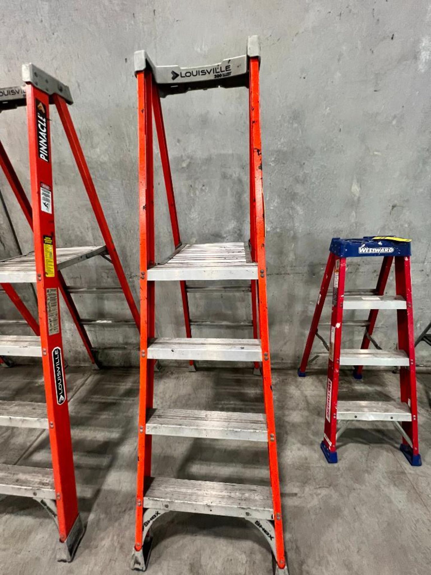 Louisville 4' Ladder, 300 LB. Max., Model FXP1704