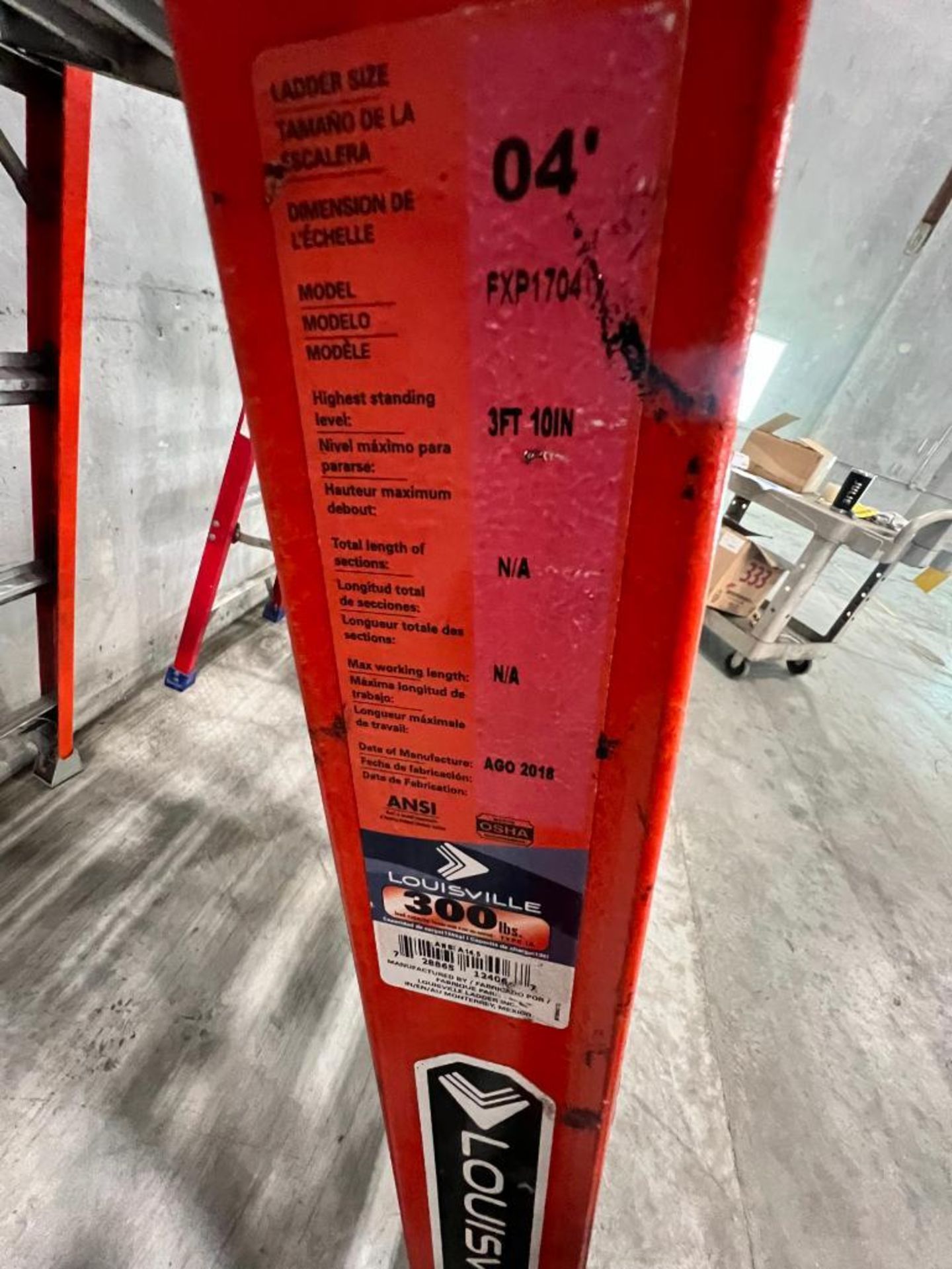 Louisville 4' Ladder, 300 LB. Max., Model FXP1704 - Image 4 of 5
