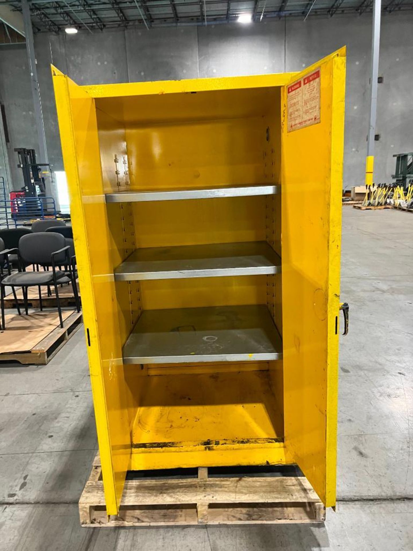 Justrite Flammable Liquid Storage Cabinet 60-Gallon Capacity ($15 Loading fee will be added to buyer - Image 2 of 3