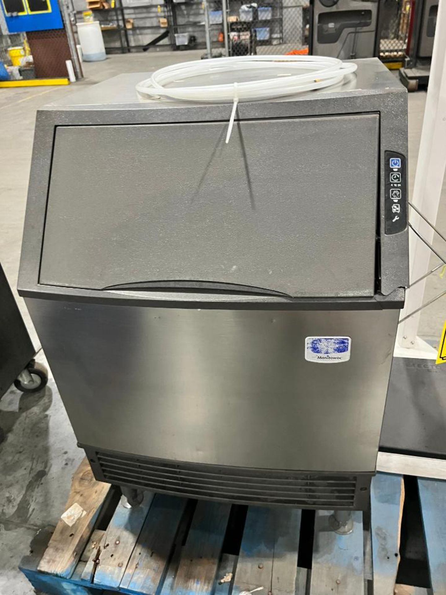 Manitowoc Ice Machine ($15 Loading fee will be added to buyers invoice) - Image 2 of 4