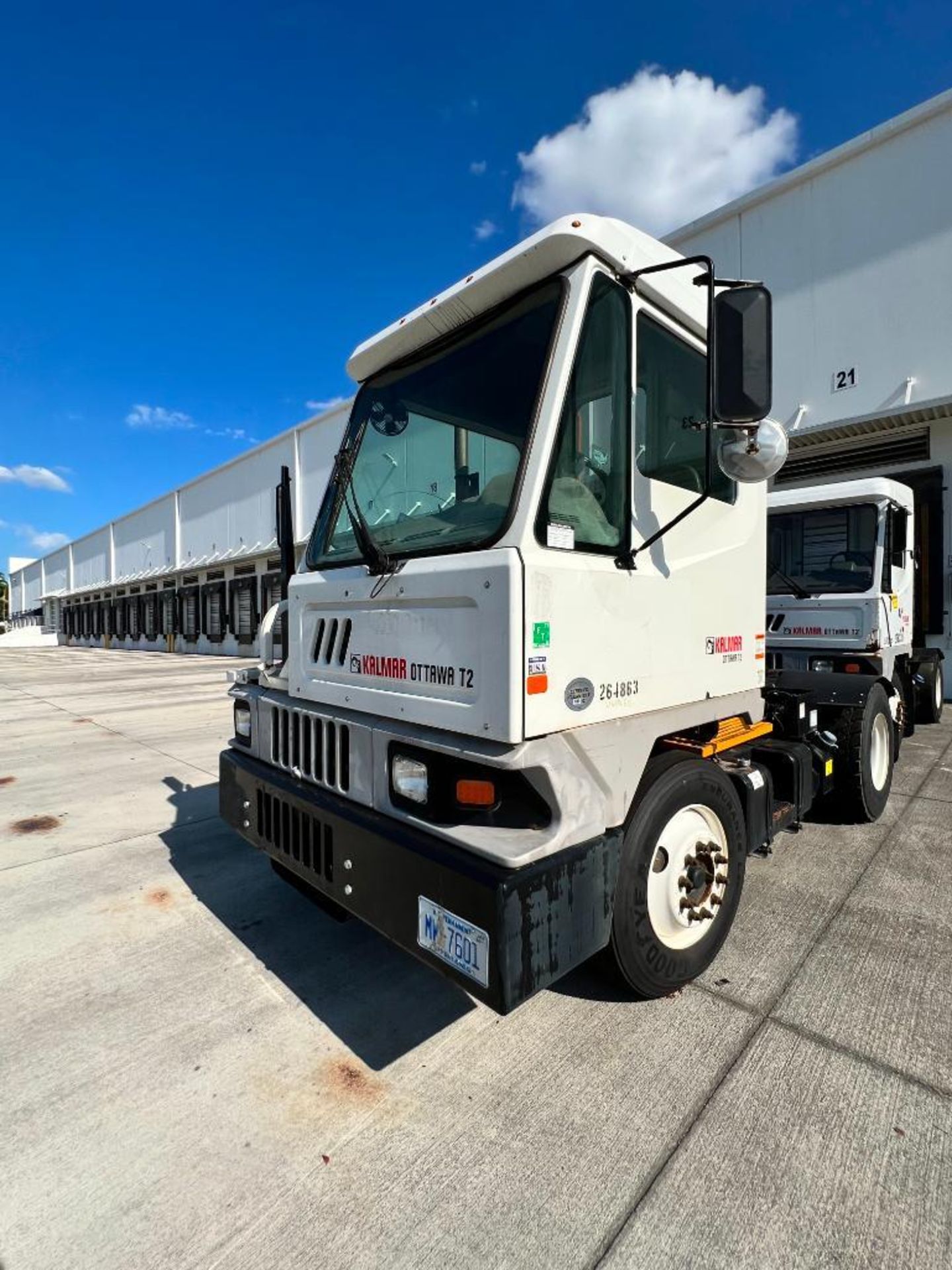 2016 Kalmar Ottawa T2 4X2 Spotter Truck/ Terminal Tractor, S/N 341839, Hydraulic Lifting Fifth Wheel - Image 3 of 7