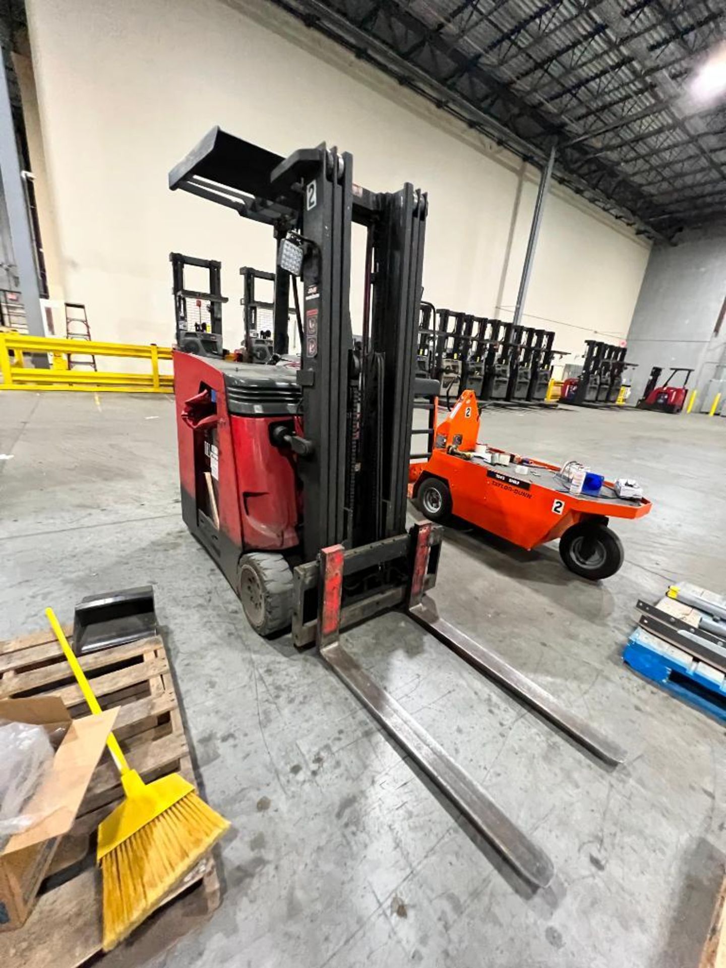 Raymond 3,500 LB. Stand-Up Forklift, Model 420/046TT, S/N 420-09-17246 ***Buyer is Responsible For L - Image 5 of 6