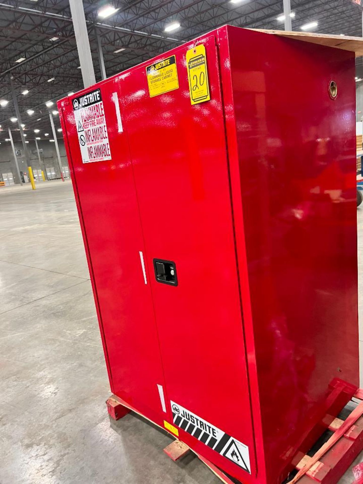 (New) Justrite Flammable 90-Gallon Capacity Storage Cabinet ($15 Loading fee will be added to buyers - Bild 2 aus 4