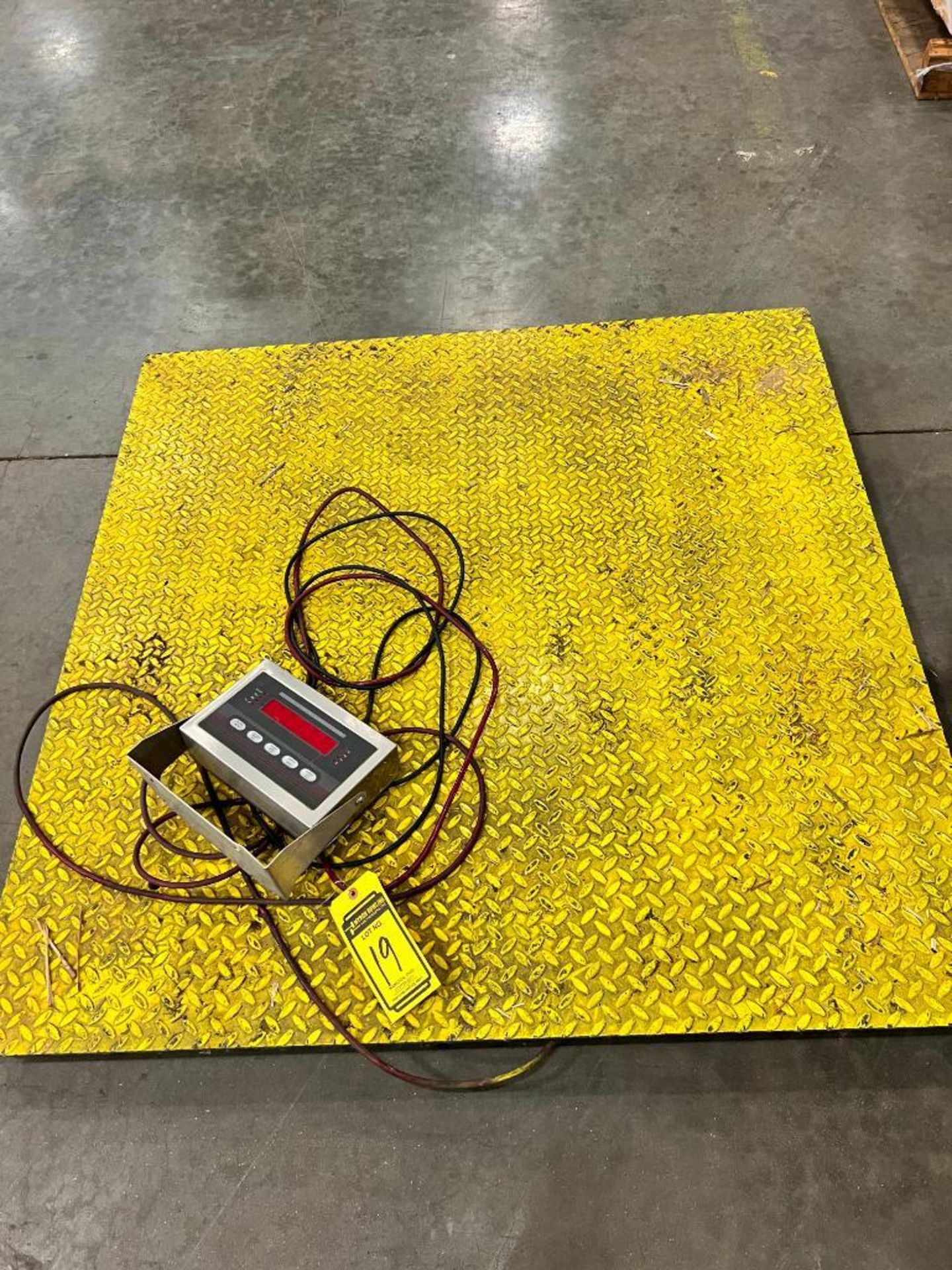 Floor Scale w/ Rice Lake Weighing Digital Readout ($15 Loading fee will be added to buyers invoice)