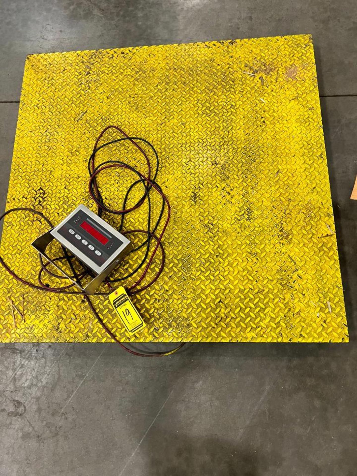 Floor Scale w/ Rice Lake Weighing Digital Readout ($15 Loading fee will be added to buyers invoice) - Bild 2 aus 4