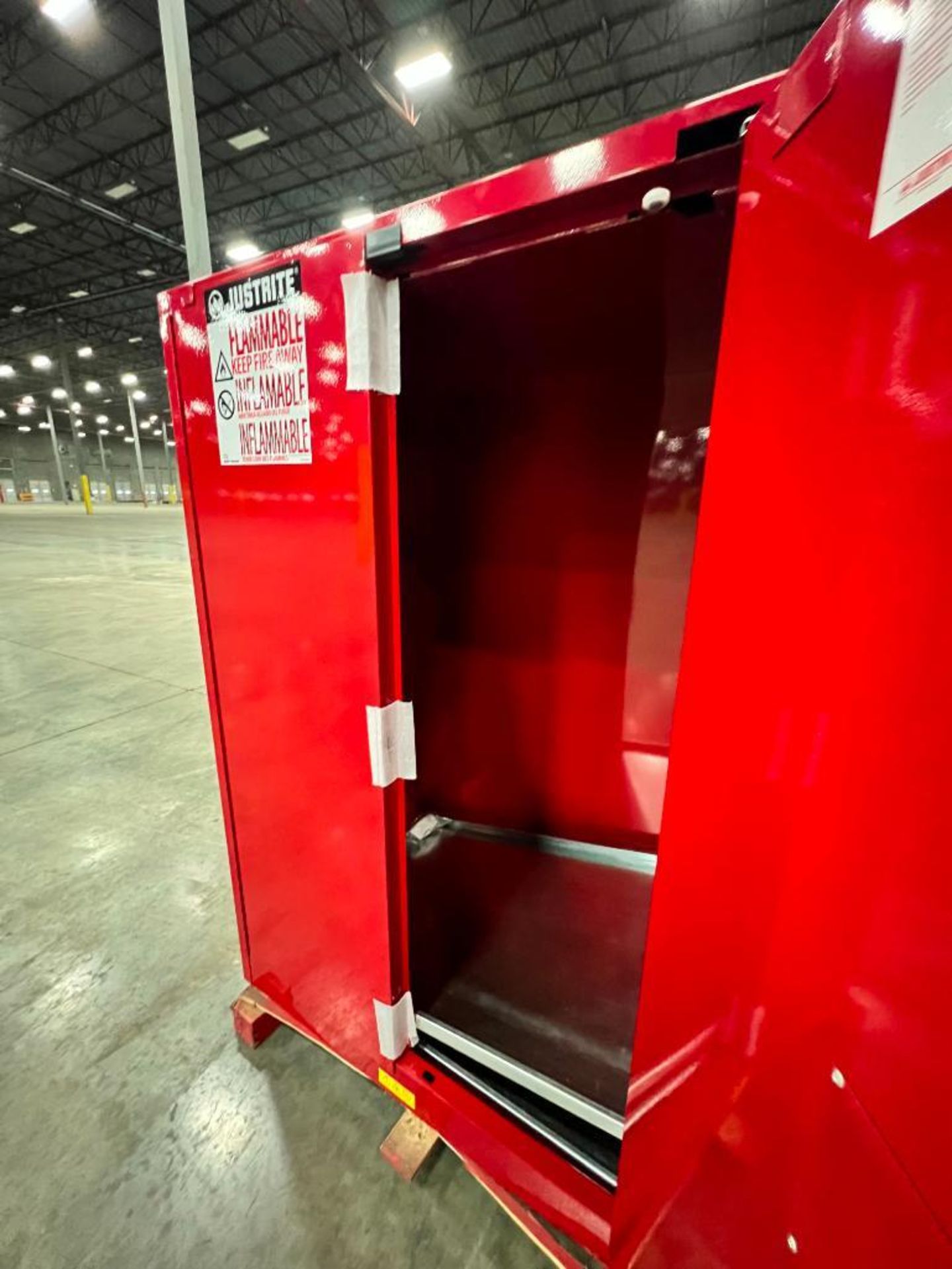 (New) Justrite Flammable 90-Gallon Capacity Storage Cabinet ($15 Loading fee will be added to buyers - Image 3 of 4