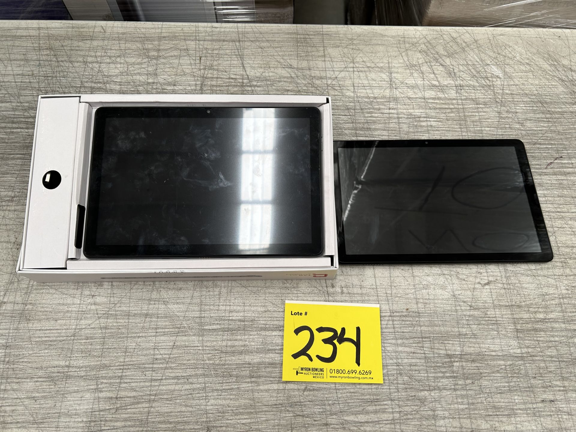 Lote de 2 tablets contiene: 1 tablet Marca COMPAQ, Modelo TAB 10.1,64 GB de almacenamiento, 4 GB de - Image 2 of 4