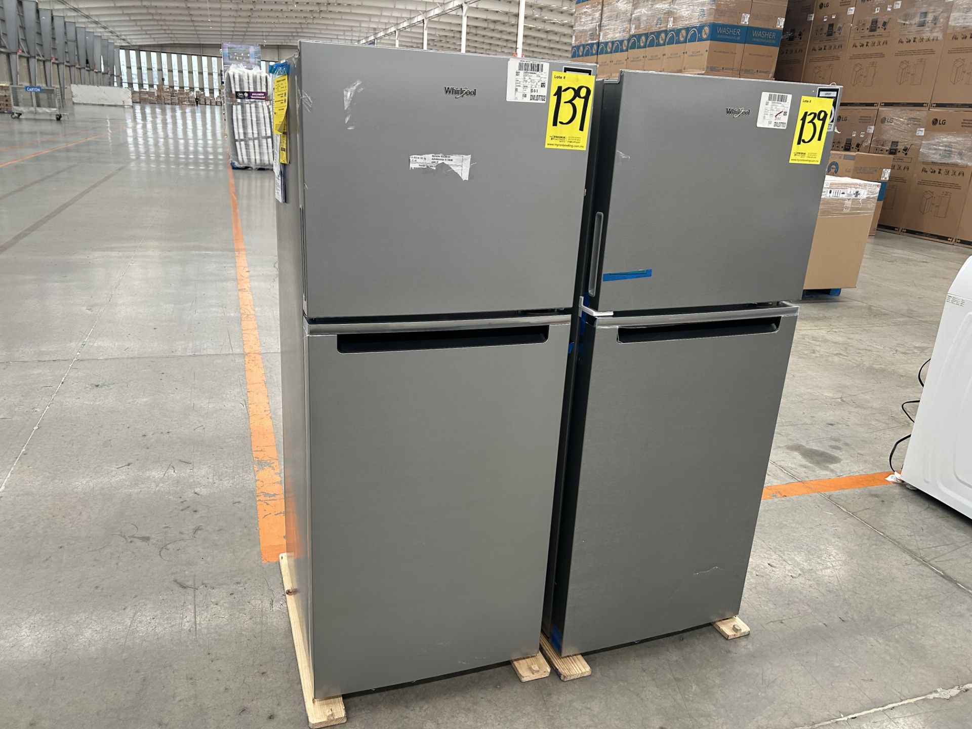 Lote de 2 refrigeradores contiene: 1 refrigerador Marca WHIRPOOL, Modelo WT1230K, Serie 90748, Colo - Image 3 of 6