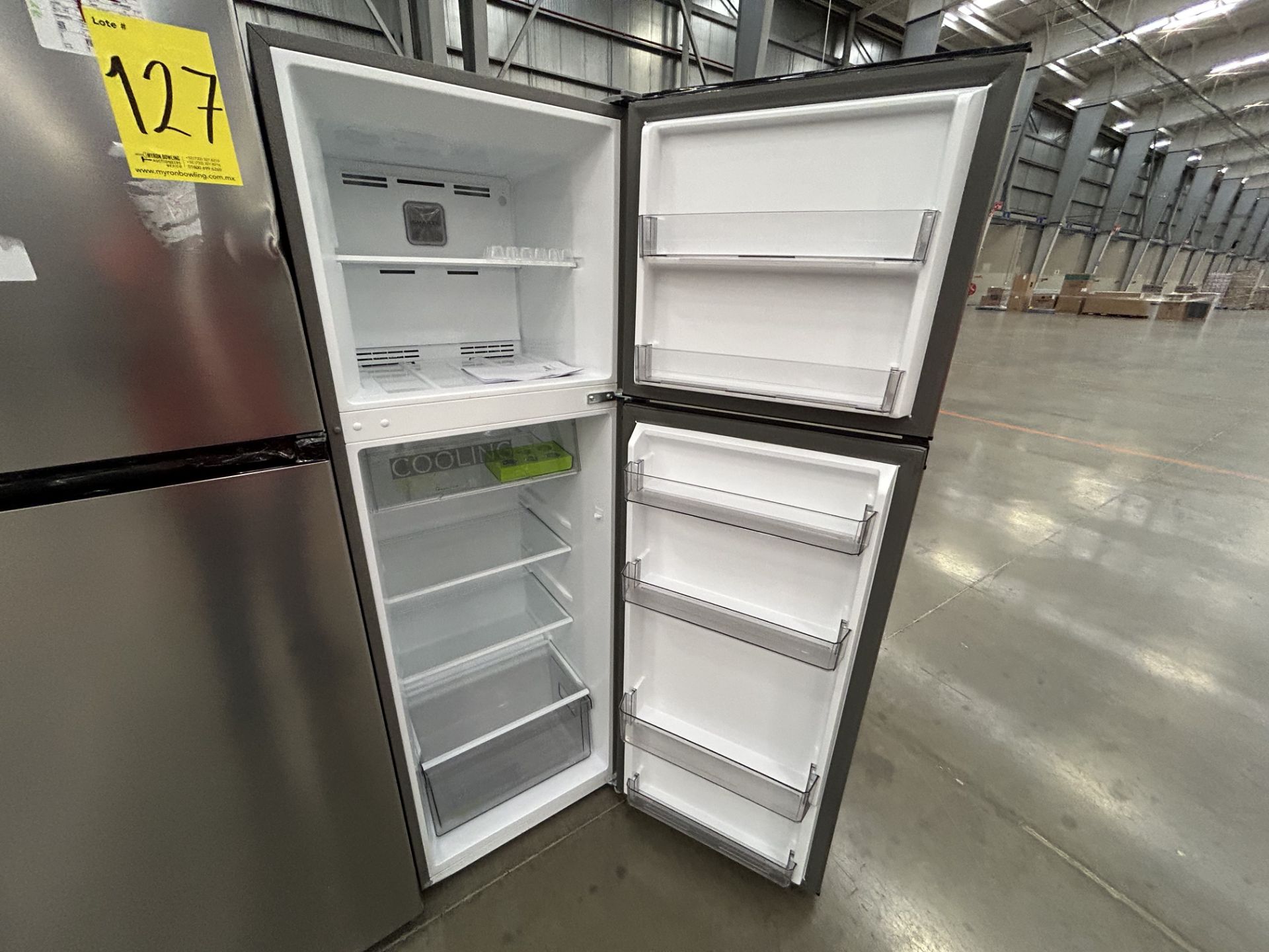 Lote de 2 refrigeradores contiene: 1 refrigerador Marca MIDEA, Modelo MDRT280WINDX, Serie 11872, Co - Image 4 of 6