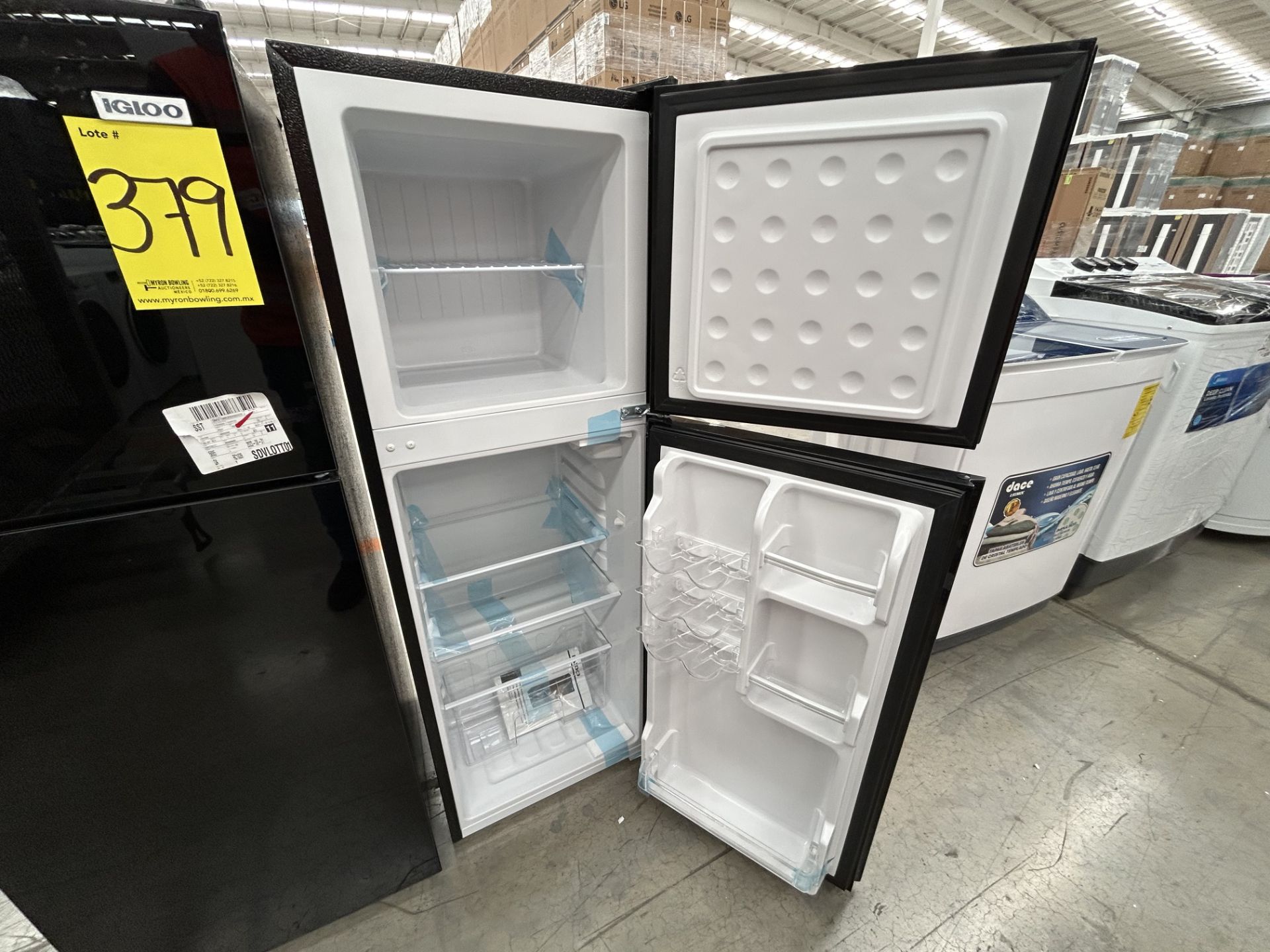 Lote de 2 refrigeradores contiene: 1 refrigerador Marca IGLOO, Modelo IRF47DDGLSBK, Serie 2625, Col - Image 4 of 6