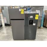 Lote de 2 refrigeradores contiene: 1 refrigerador Marca HISENSE, Modelo RT80D6AGX, Serie 10370, Col