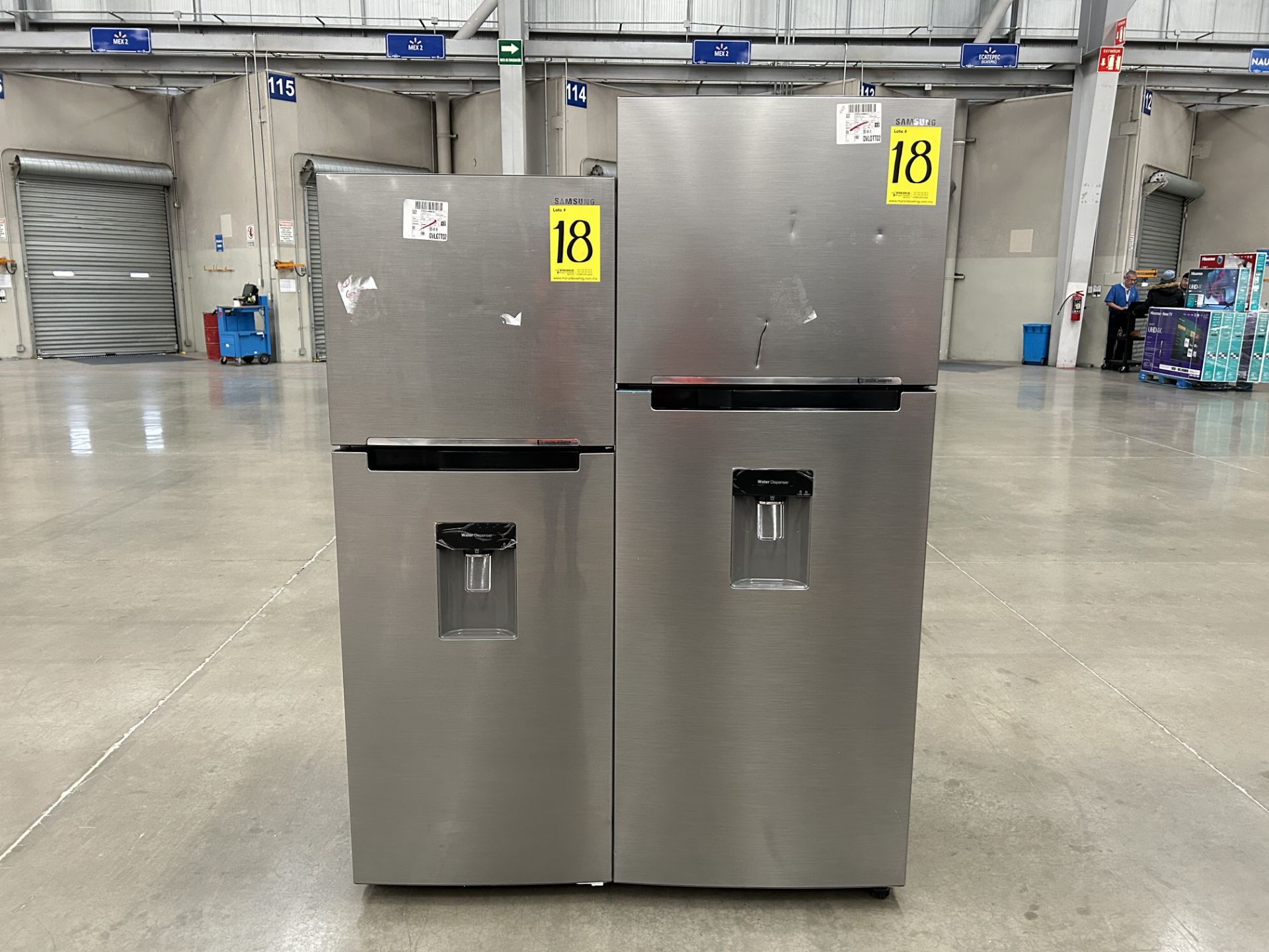 Lote de 2 refrigeradores contiene: 1 refrigerador con dispensador de agua Marca SAMSUNG, Modelo RT3