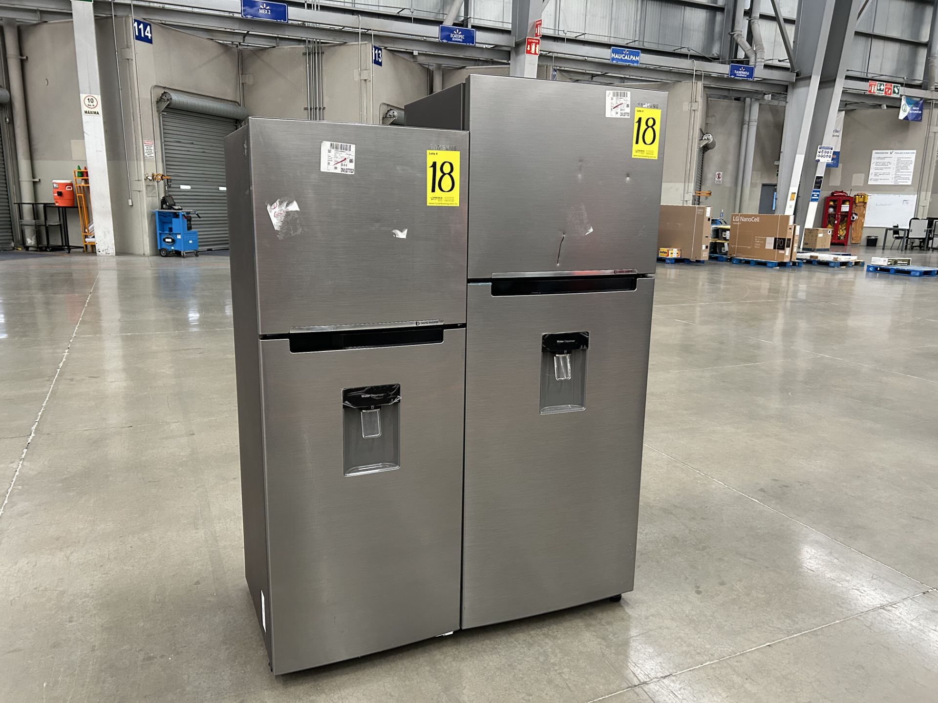 Lote de 2 refrigeradores contiene: 1 refrigerador con dispensador de agua Marca SAMSUNG, Modelo RT3 - Image 3 of 6