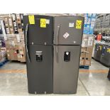 Lote de 2 refrigeradores contiene: 1 refrigerador con dispensador de agua Marca MABE, Modelo RMA300