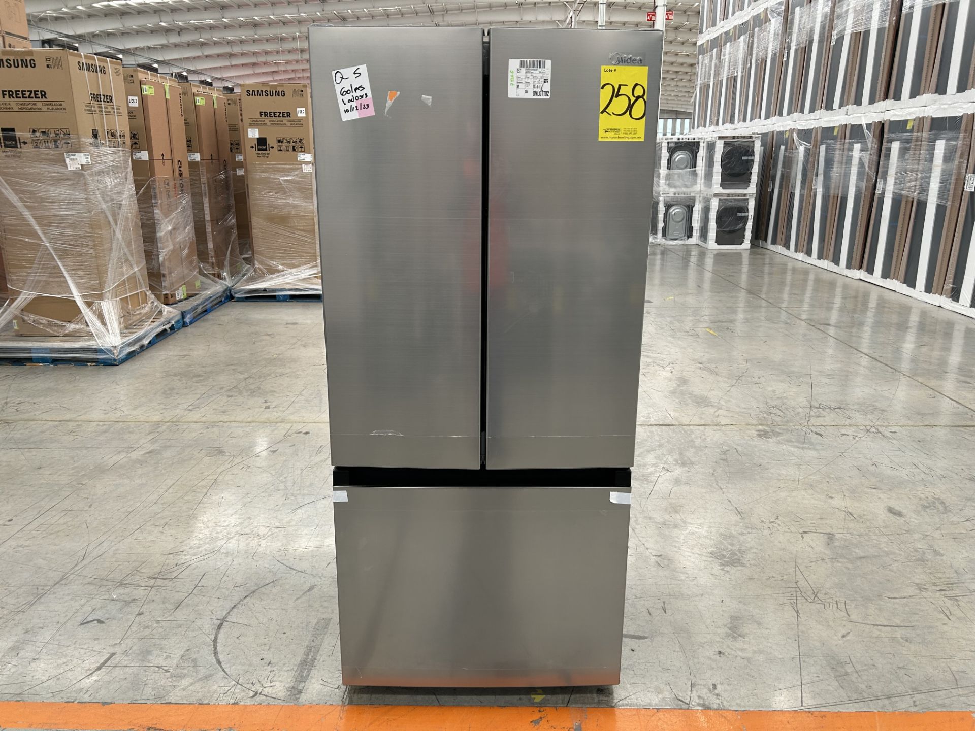 Lote de 1 refrigerador Marca MIDEA, Modelo MDRF700FGM46, Serie 40211, Color GRIS (No se asegura su