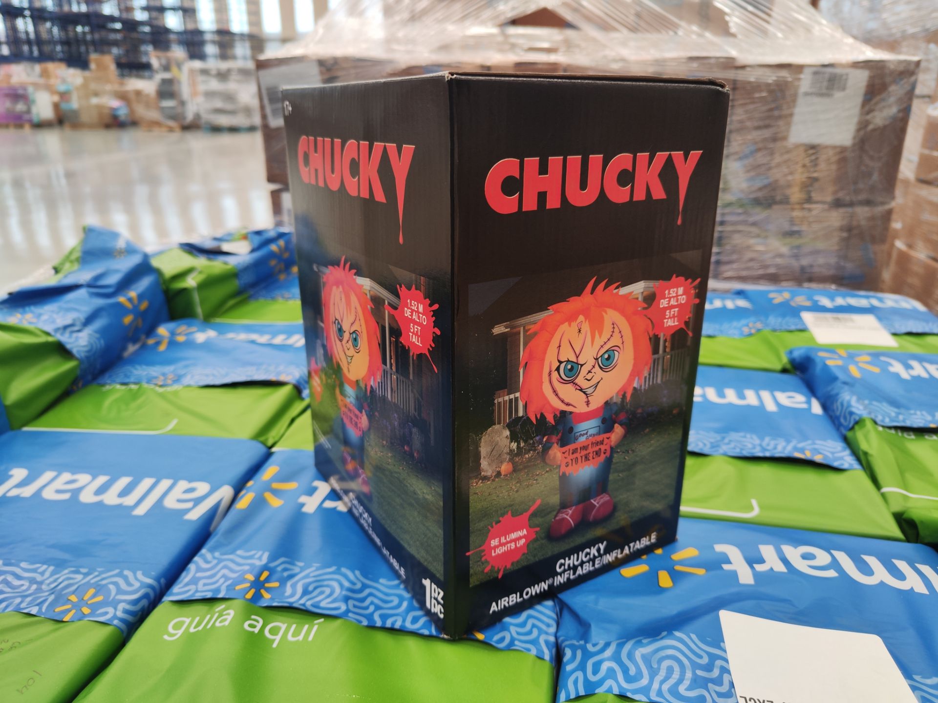 (NUEVO) Lote de 50 piezas de inflable con iluminación de Chucky, 1.52 m de alto, para interior y ex - Image 3 of 4
