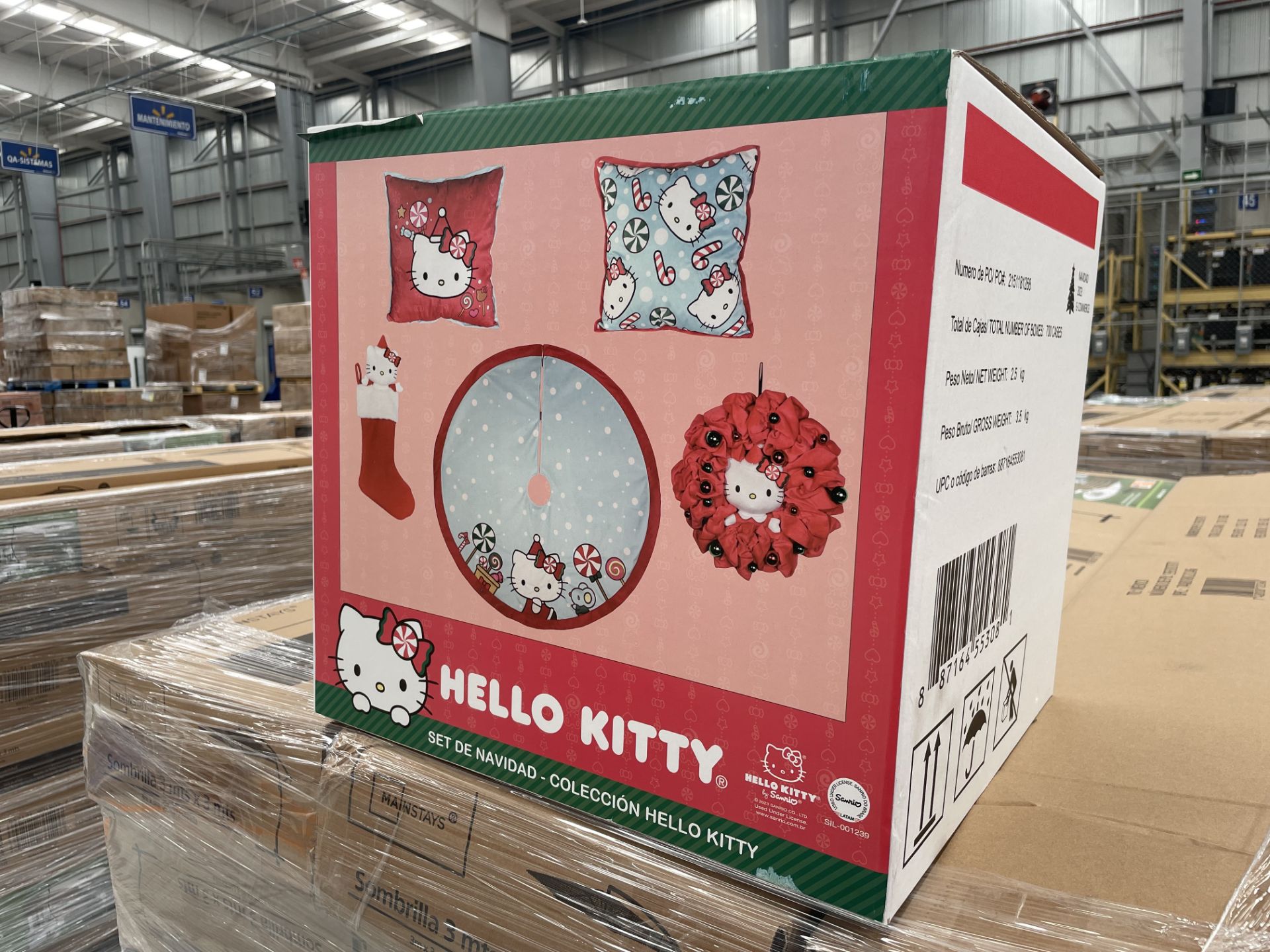 (Nuevo) Lote conformado por 29 set navideños, Colección Hello Kitty, marca SANRIO, incluye 2 almoha - Image 2 of 4