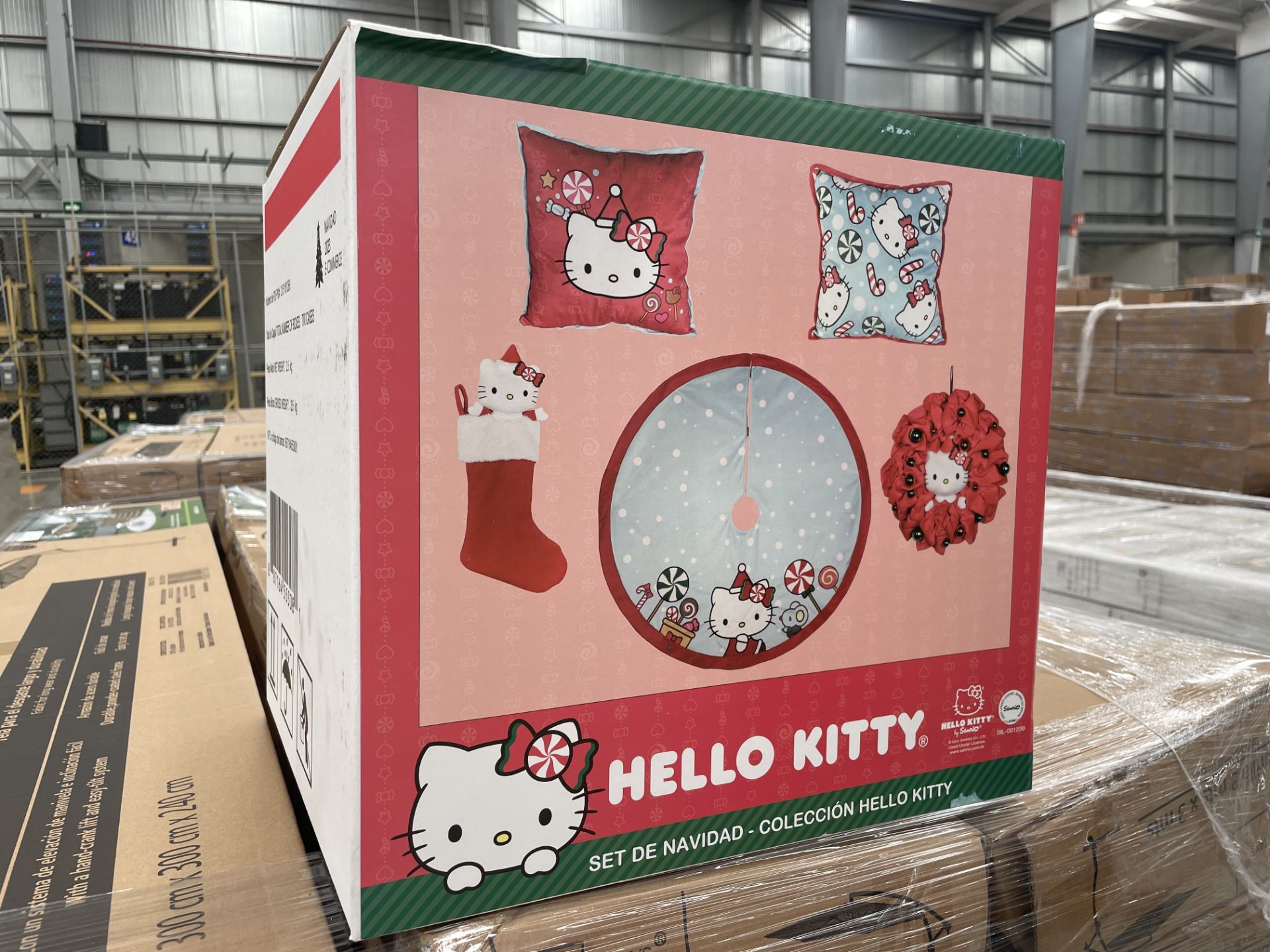 (Nuevo) Lote conformado por 29 set navideños, Colección Hello Kitty, marca SANRIO, incluye 2 almoha - Image 3 of 4