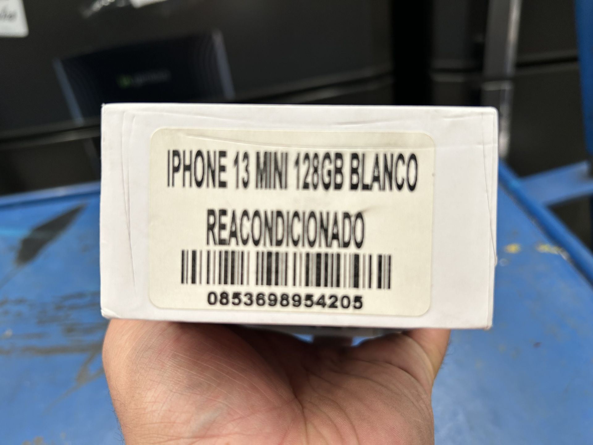 Lote de 1 celular Marca APPLE IPHONE 13 MINI, 128 GB en Almacenamiento, Color BLANCO (NO ENCIENDE) - Image 4 of 5