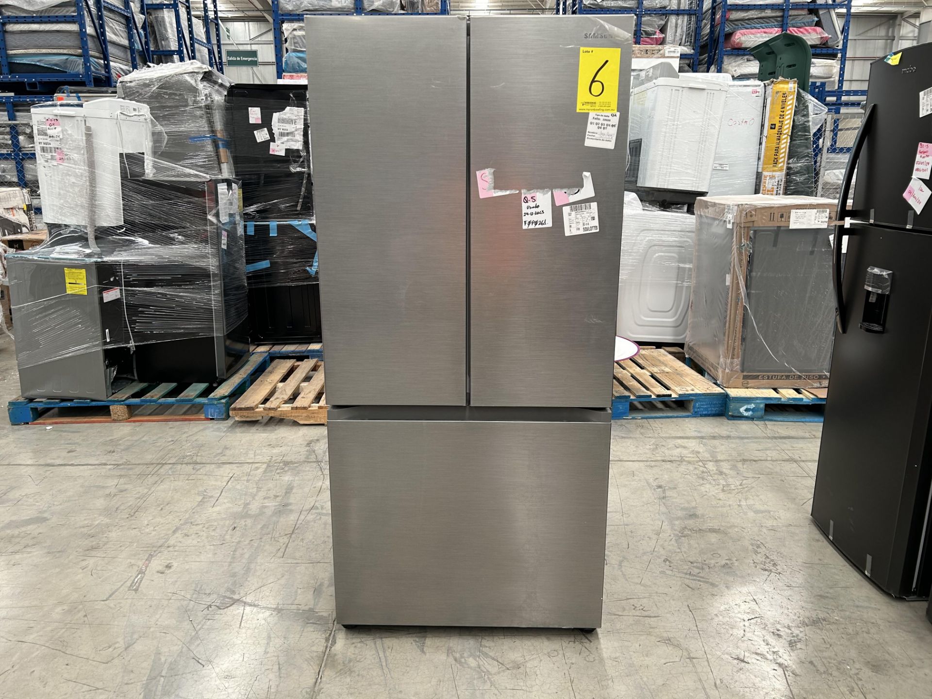 Lote de 1 Refrigerador Marca SAMSUNG, Modelo RF25C5151S9, Serie 0204N, Color GRIS (No se asegura su