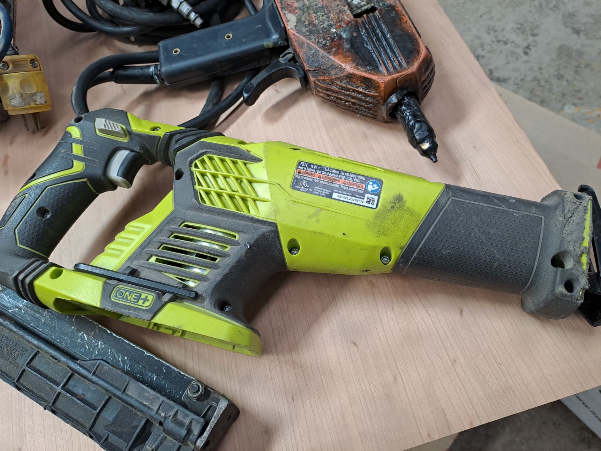 Lot of 4 pieces contains: 1 Porter electric sander with dust collector; 1 Ryobi wood saw without ba - Image 6 of 14