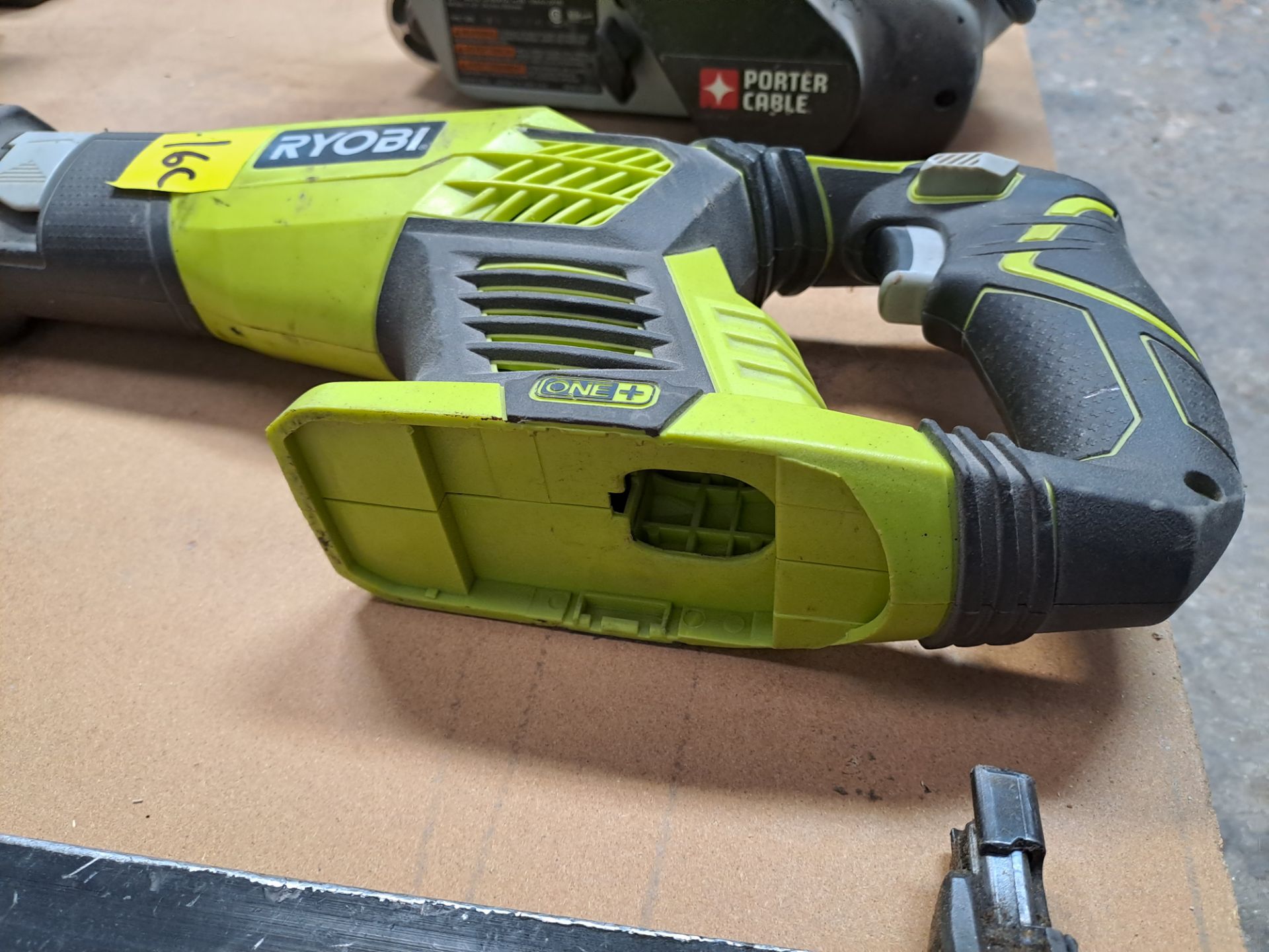 Lot of 4 pieces contains: 1 Porter electric sander with dust collector; 1 Ryobi wood saw without ba - Image 13 of 14