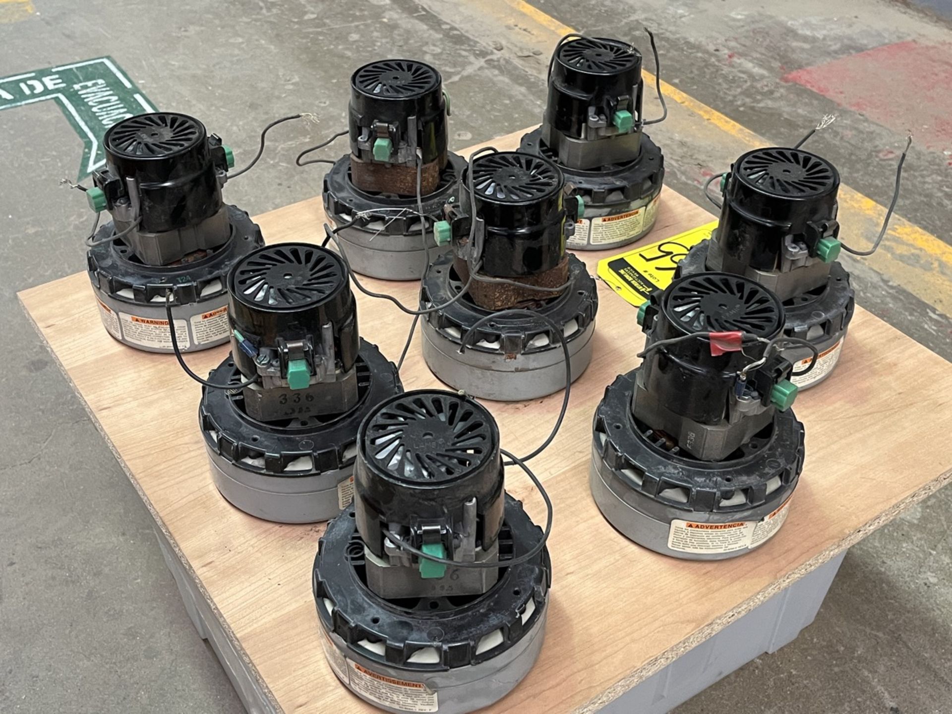 8 Ametek vacuum motors, Model 116757-13, 120V. / 8 Motores de vacio marca Ametek, Modelo 116757-13, - Image 4 of 8