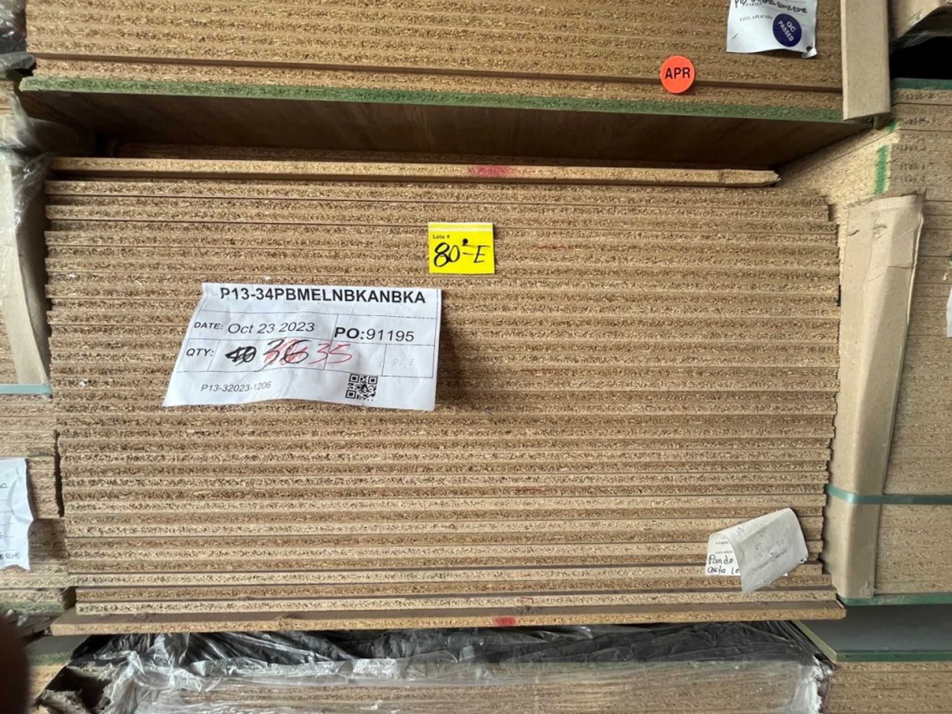 Lot of 35 pieces of compressed wood in material 3/4 PBMELNBKANBKA measuring 4 x 8 ft. / (NUEVO) Lot