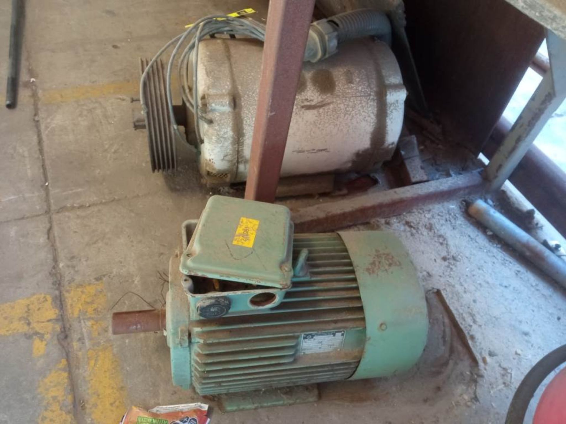 Lot of 3 pieces contains: 1 Leeson electric motor 10 hp, 208-230/460V; 1 Leroy electric motor 1.5 h - Image 4 of 8