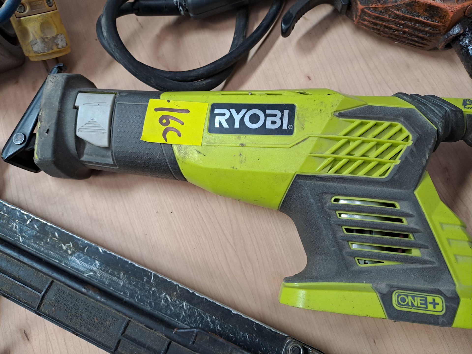 Lot of 4 pieces contains: 1 Porter electric sander with dust collector; 1 Ryobi wood saw without ba - Image 7 of 14